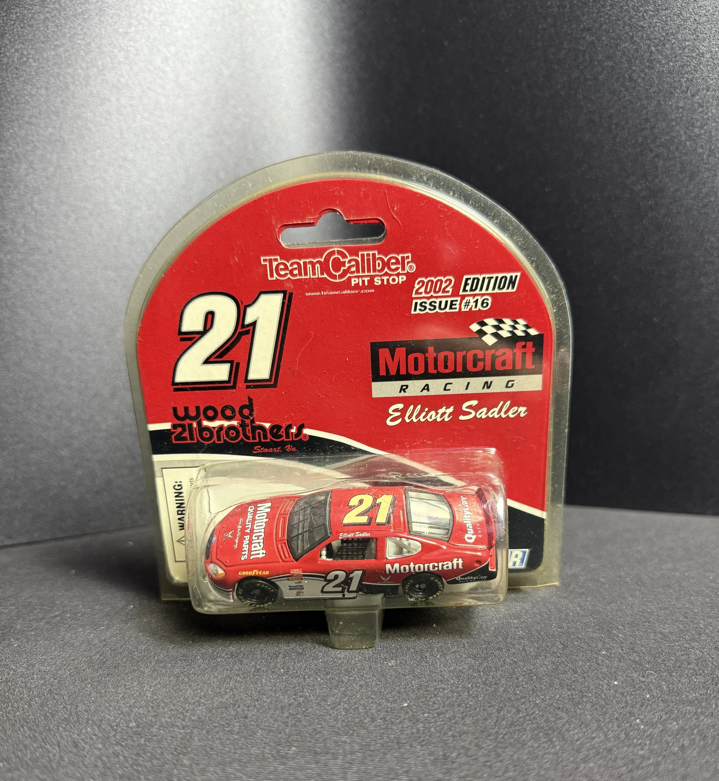 2002 Elliott Sadler Team Caliber pit stop NASCAR Sealed 1:64 Scale racecar