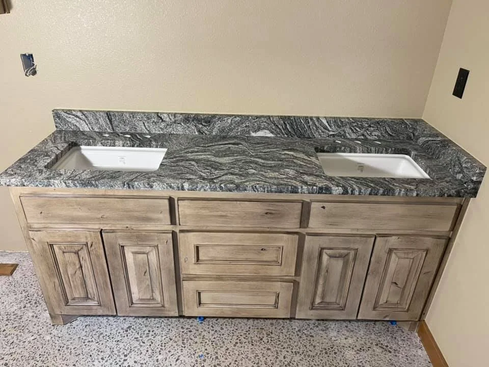 Granite vanity top with an integrated backsplash and rectangular sink