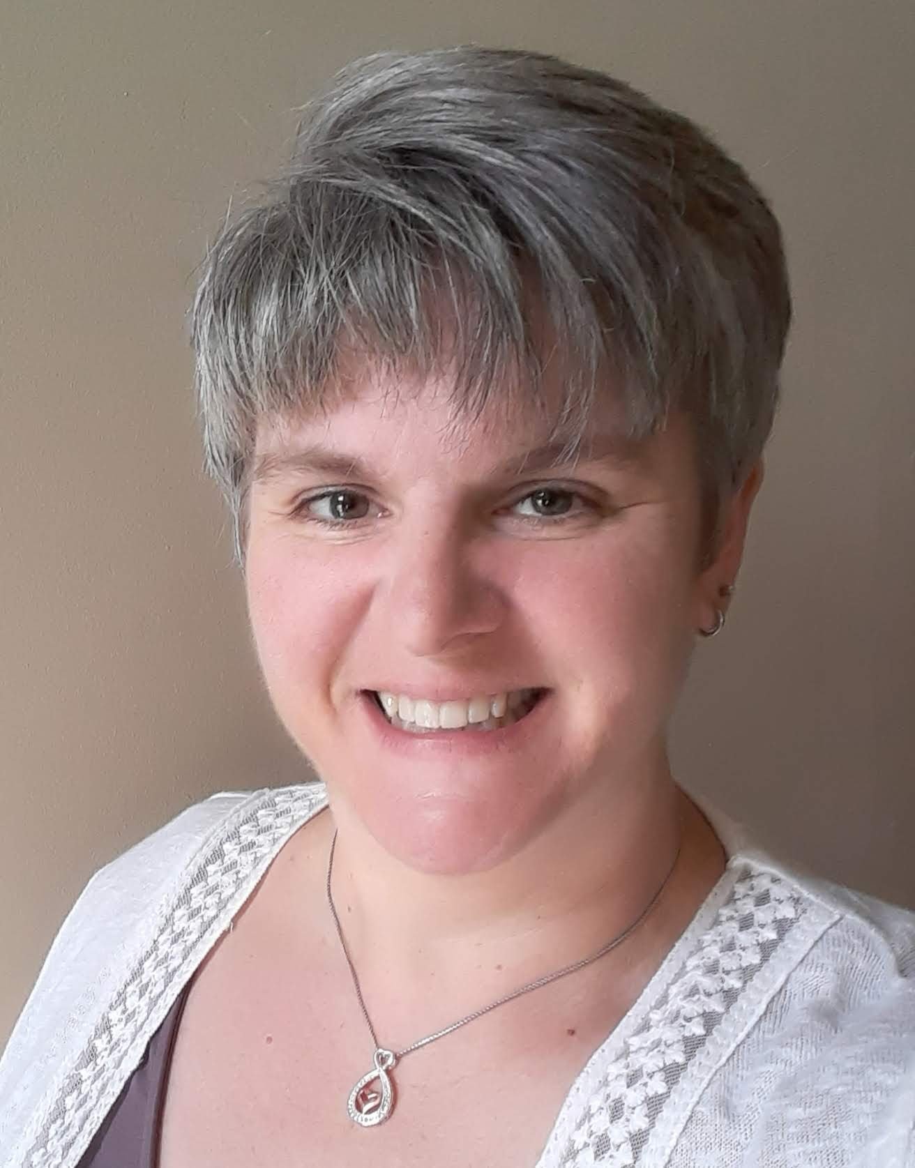 Headshot of Kristen Arnold.