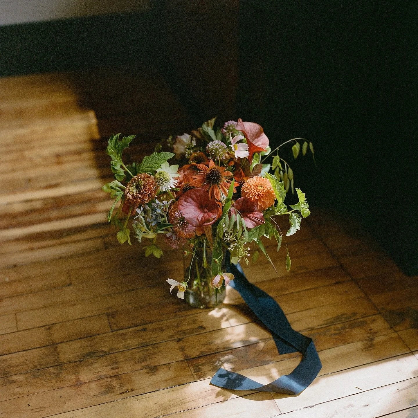 Film photos I took in August from the Midsummer Bloom Workshop 📍 Grand Rapids, MI 
-
-
Honestly having a hard time putting words to this experience. The most magical and intentional floral workshop with @flowers_by_karis hosted at @hyssop.studio / @