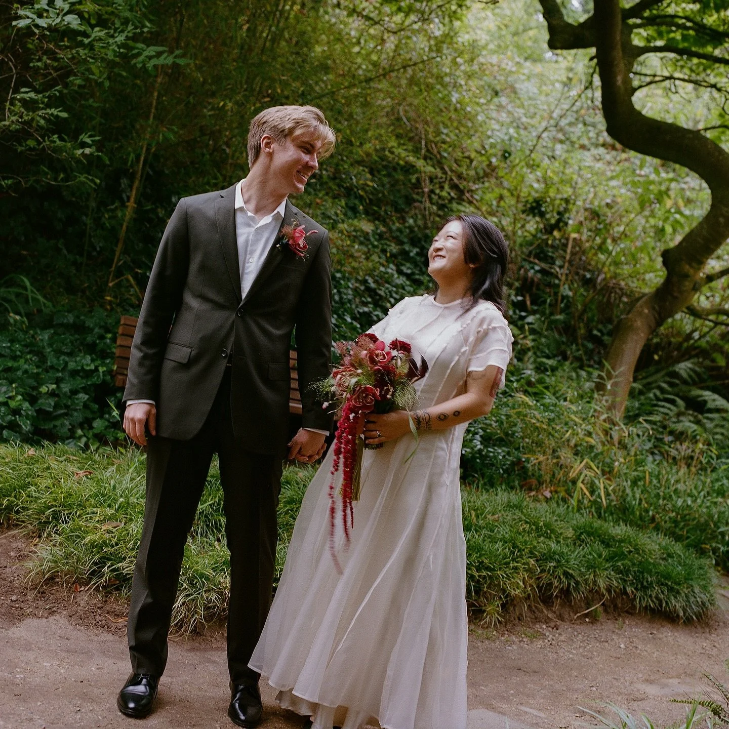 Emily &amp; Erik 9&bull;4&bull;25

Followed these guys around some gardens for their micro wedding and it was such an honor 📷🌾 

Created their flowers and was able to capture their special day?! Pinch me!! 

Florals &amp; Photography: @junegrass__ 