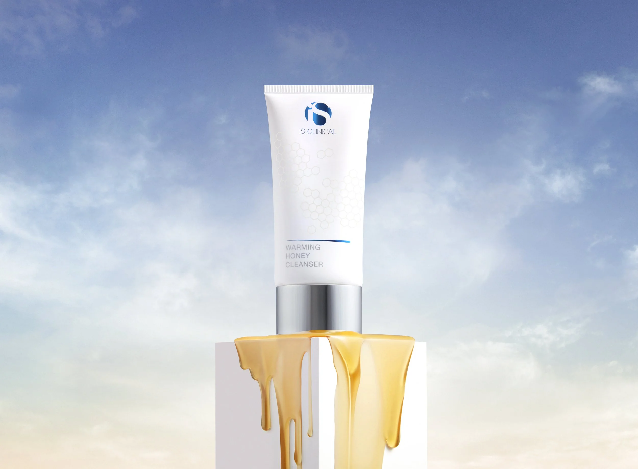 iS Clinical Warming Honey Cleanser 120g, honey beauty shot