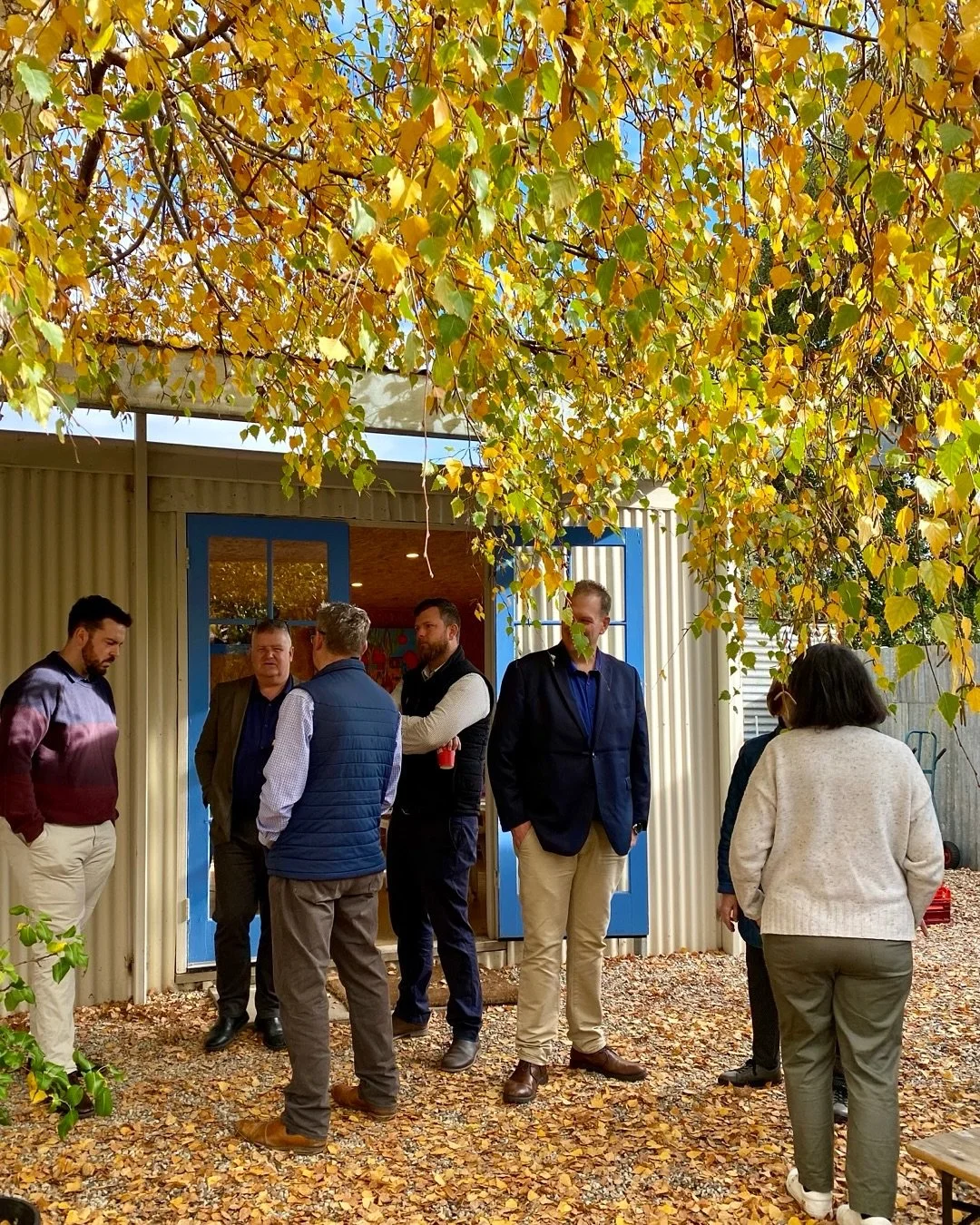 Thanks for coming this morning! It turned out to be the perfect temperature outdoors and we had about 12 people (and a cute Jack Russel 🐶) at the @courtyard.kyneton having a coffee and a chat. 

Great to see Marcus from @telstra and Chris from @nbn_