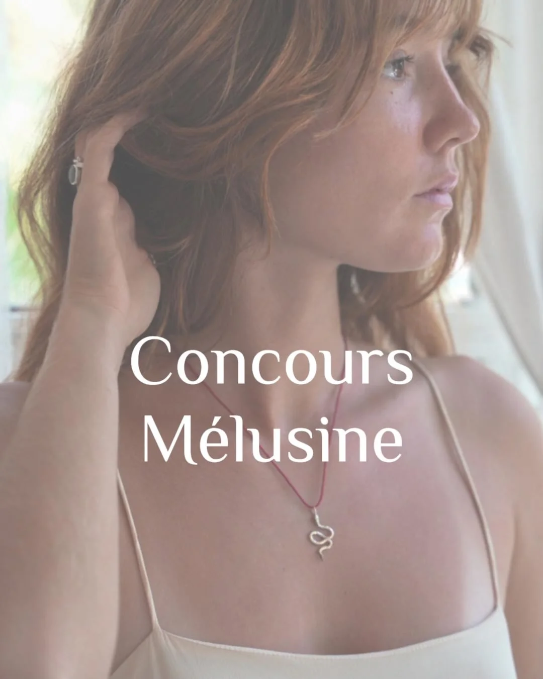 M&eacute;lusine, c&rsquo;est :

Une femme magique qui ne peut exister dans l&rsquo;amour que si elle reste enti&egrave;re, libre&hellip; et respect&eacute;e dans son myst&egrave;re 🐍

Si ton c&oelig;ur bat, toi aussi, pour ce bijou absolument divin 