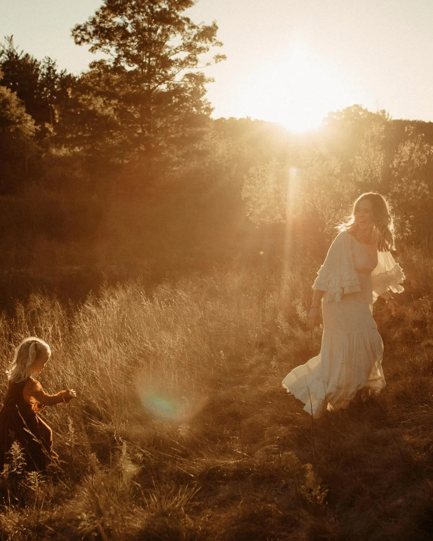 Family is one of the truest blessings that life has to offer. I am so grateful I get to spend time with families like this one who love each other so fully, who sing &amp; dance together. I hope you know your family is worth capturing. ✨

#photograph