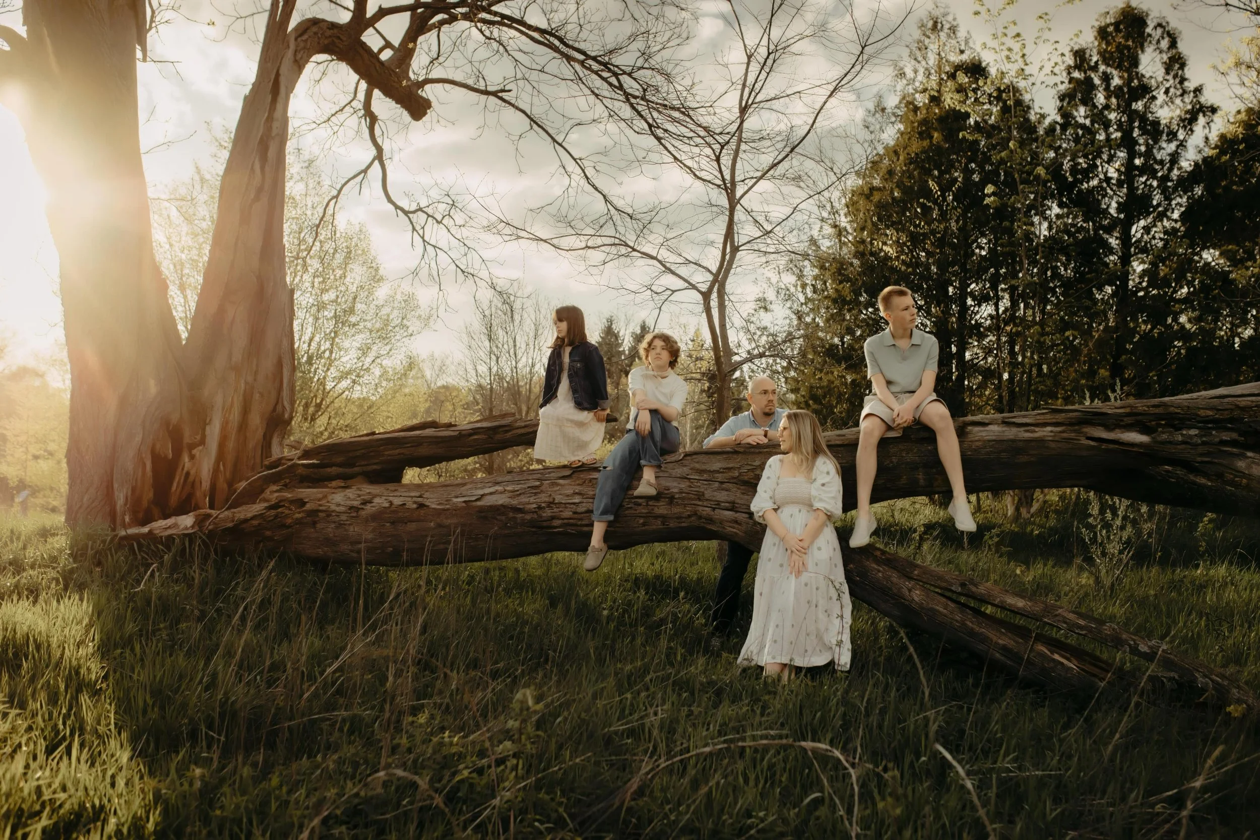 Do you want boring family photos? Or would you like some art for your walls instead? ✨ 

#grandrapidsfamilyphotographer #familyphotography