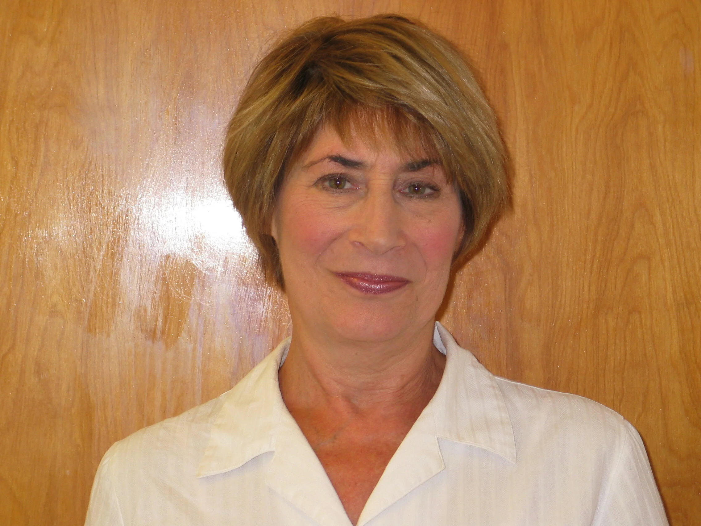 Meet Lonnie Zeltzer M.D., the founder of Creative Healing for Youth in Pain (CHYP)