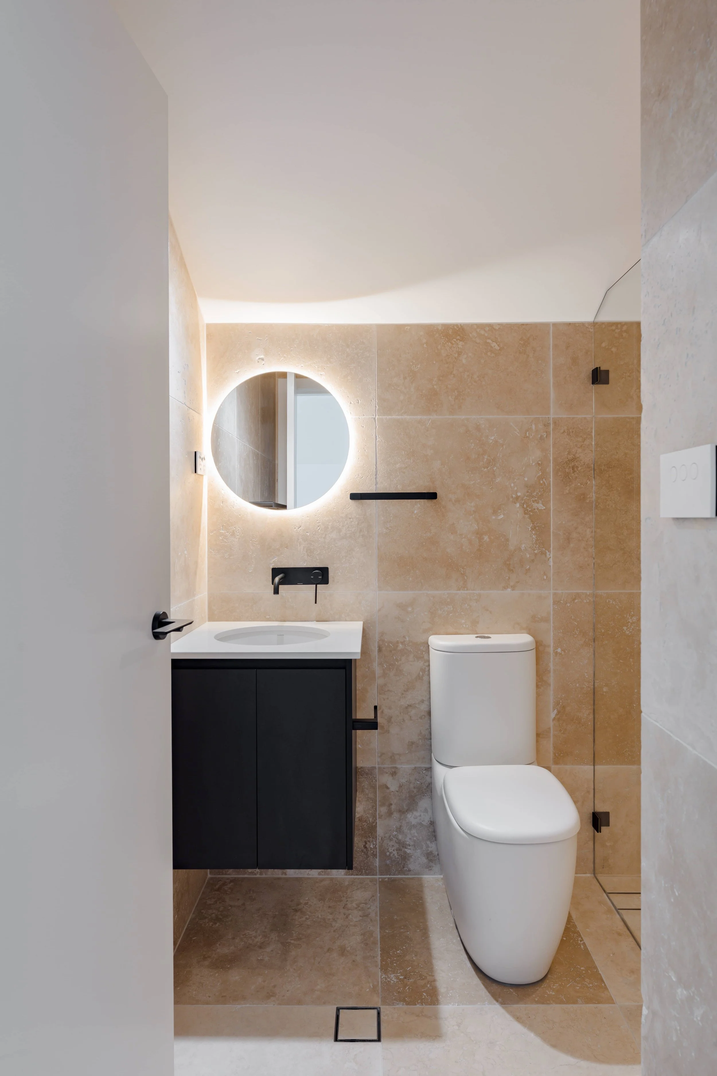 toilet upstairs 2-2.jpg