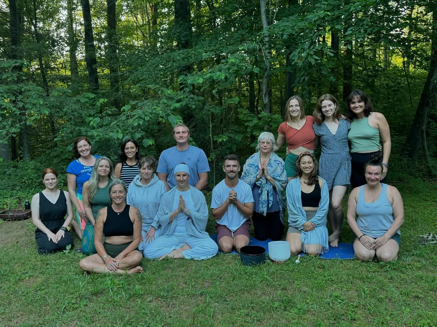 🍃kundalini and sound healing under a clear blue sky and a canopy of trees with beautiful souls 🍃

🕉️ as I played my singing bowls and sang I was joined by an orchestra of frogs, birds, and bugs singing along 🎵

✨ it was truly a magical experience