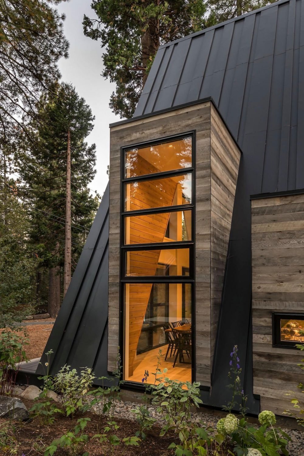 mountain-style-a-frame-cabin-by-todd-gordon-mather-architect-9-1000x1500.jpg