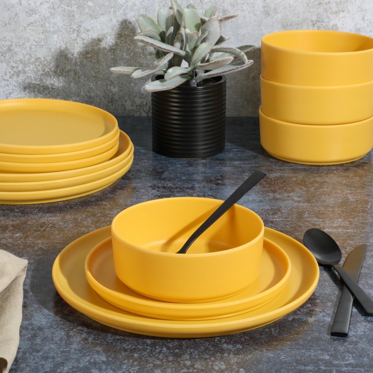 Flamingo Yellow Plate Set 04.jpg