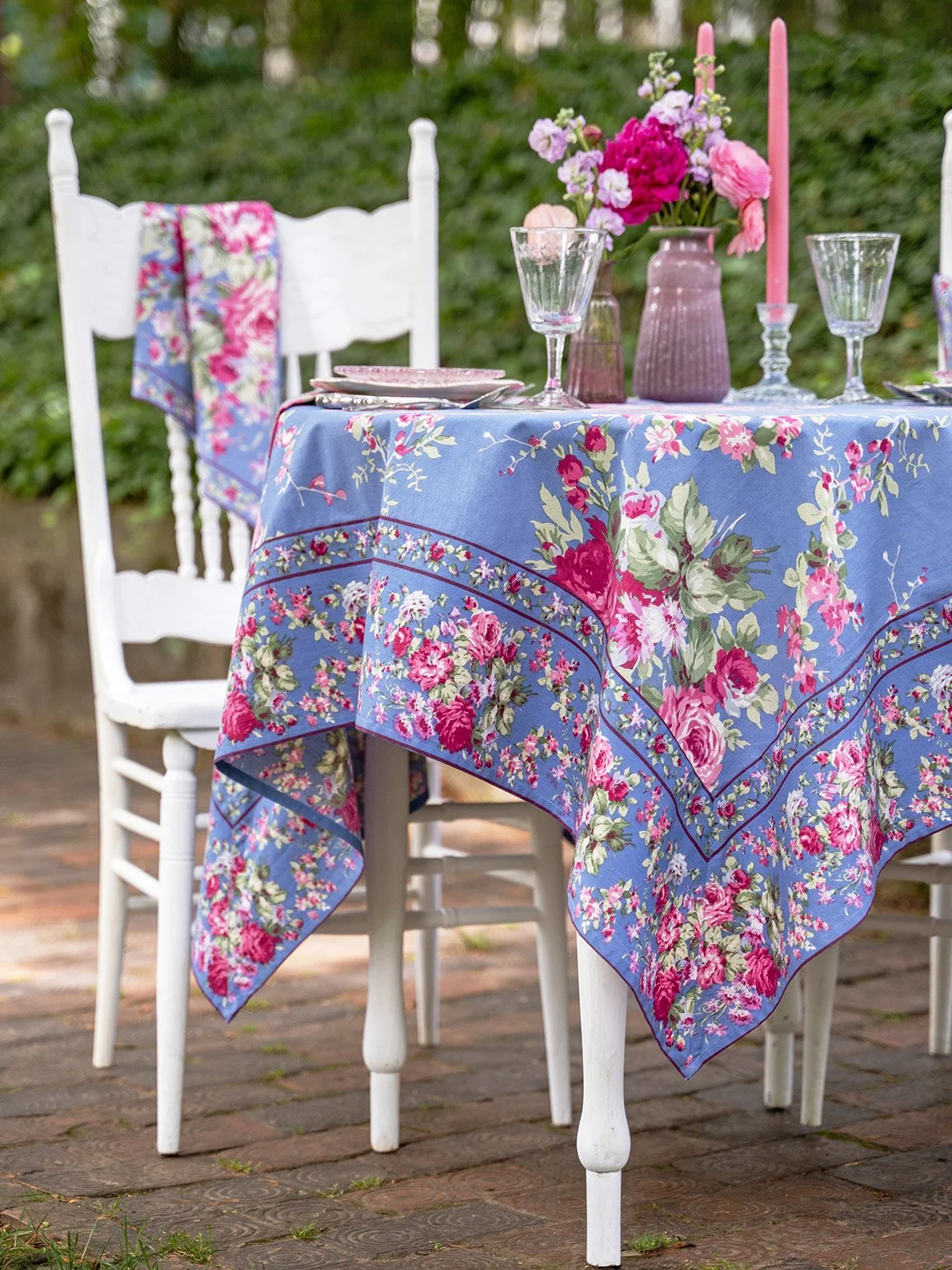 Caroline Floral Capri Table Linen 03.jpg