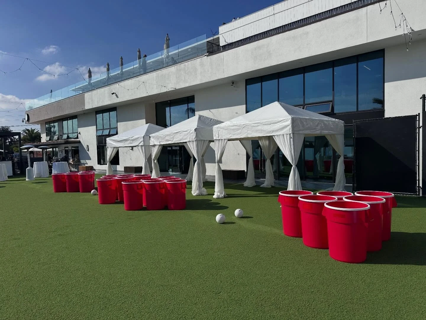 Not your average beer pong 🍺 @griffinclubla #giantbeerpong #corperateevents #companyevent #eventproductions #lilyandpoppyevent