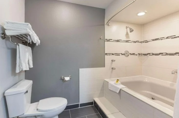 King suite with a hot tub in Best Western Plus Milwaukee West, WI