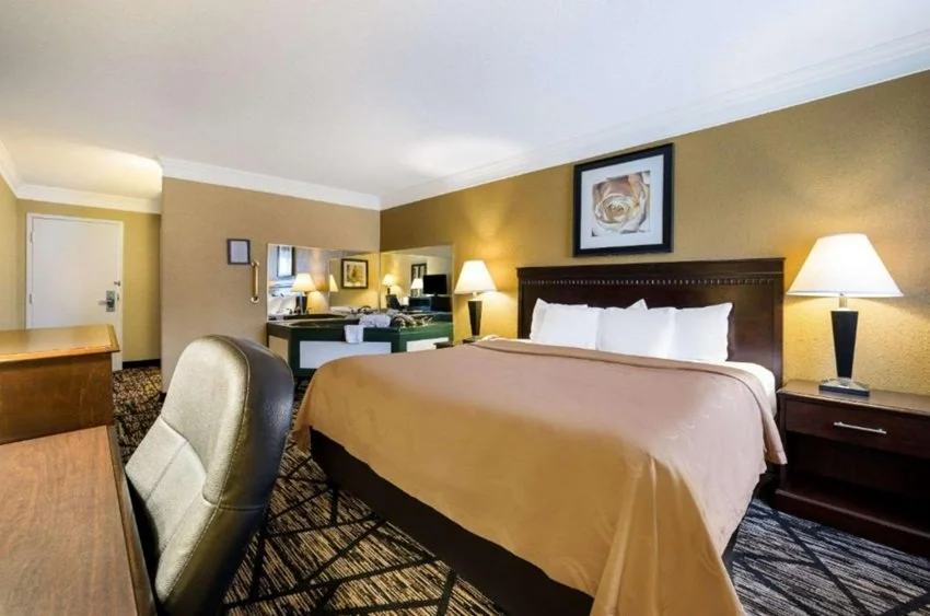 King suite with a whirlpool tub in Quality Inn and Suites Fairgrounds - Syracuse, NY