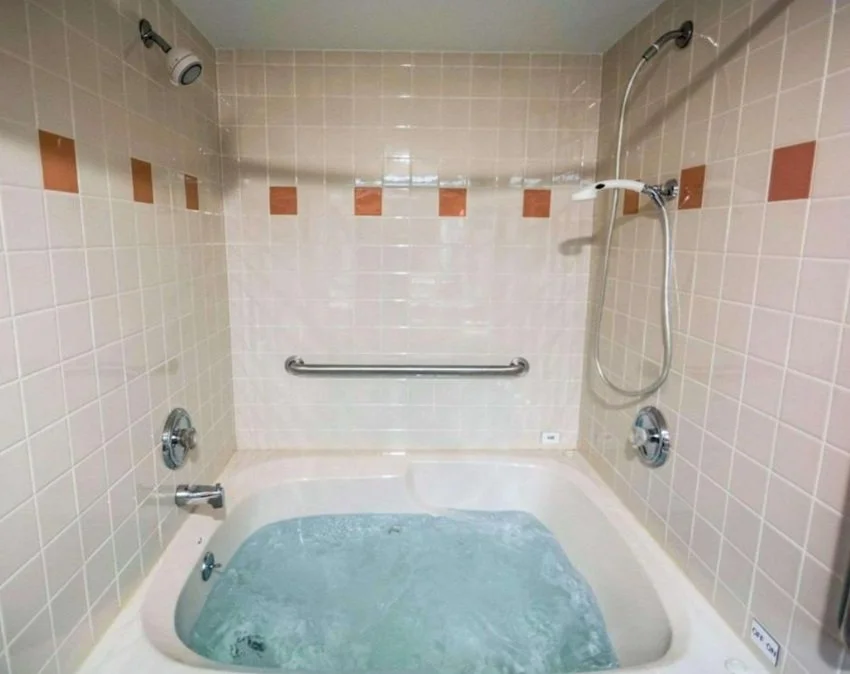 King Room with Whirlpool in Comfort Inn – NYS Fairgrounds, Syracuse, NY