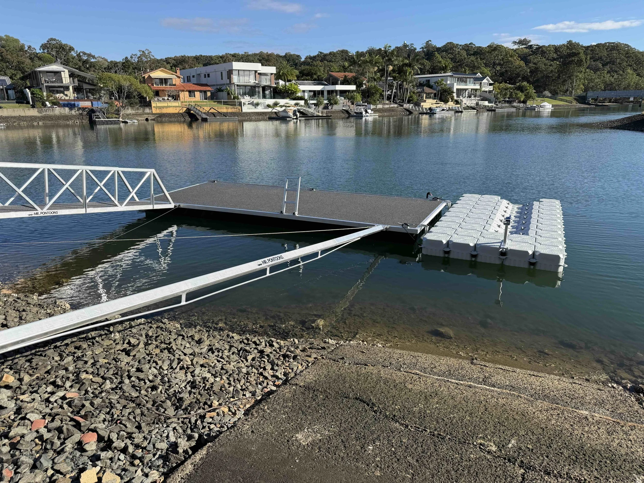 pontoon.jpg