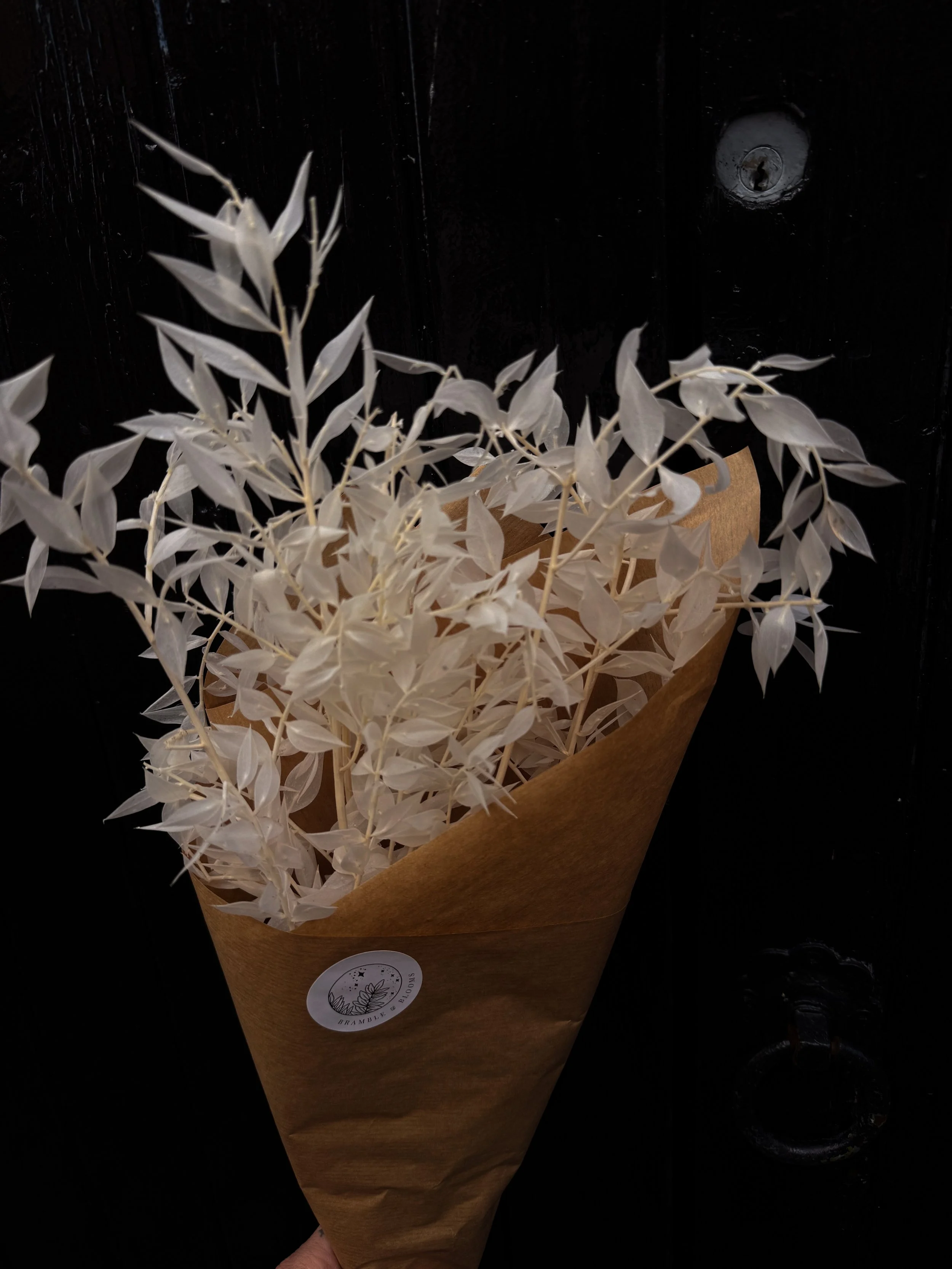BLEACHED RUSCUS DRIED FLOWER BOUQUET