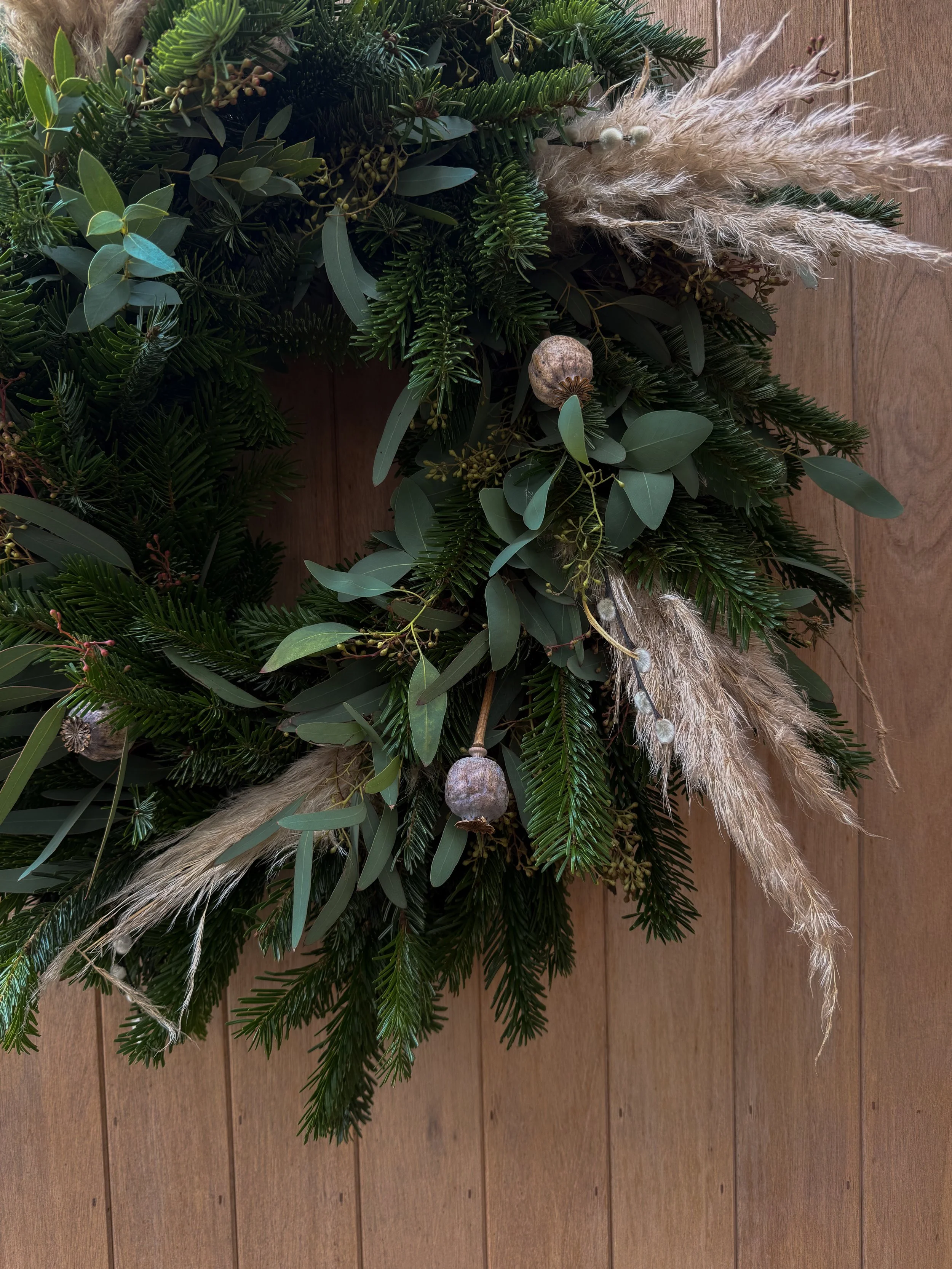 Nordic Neutrals Classic Christmas Wreath (The Classic Collection)