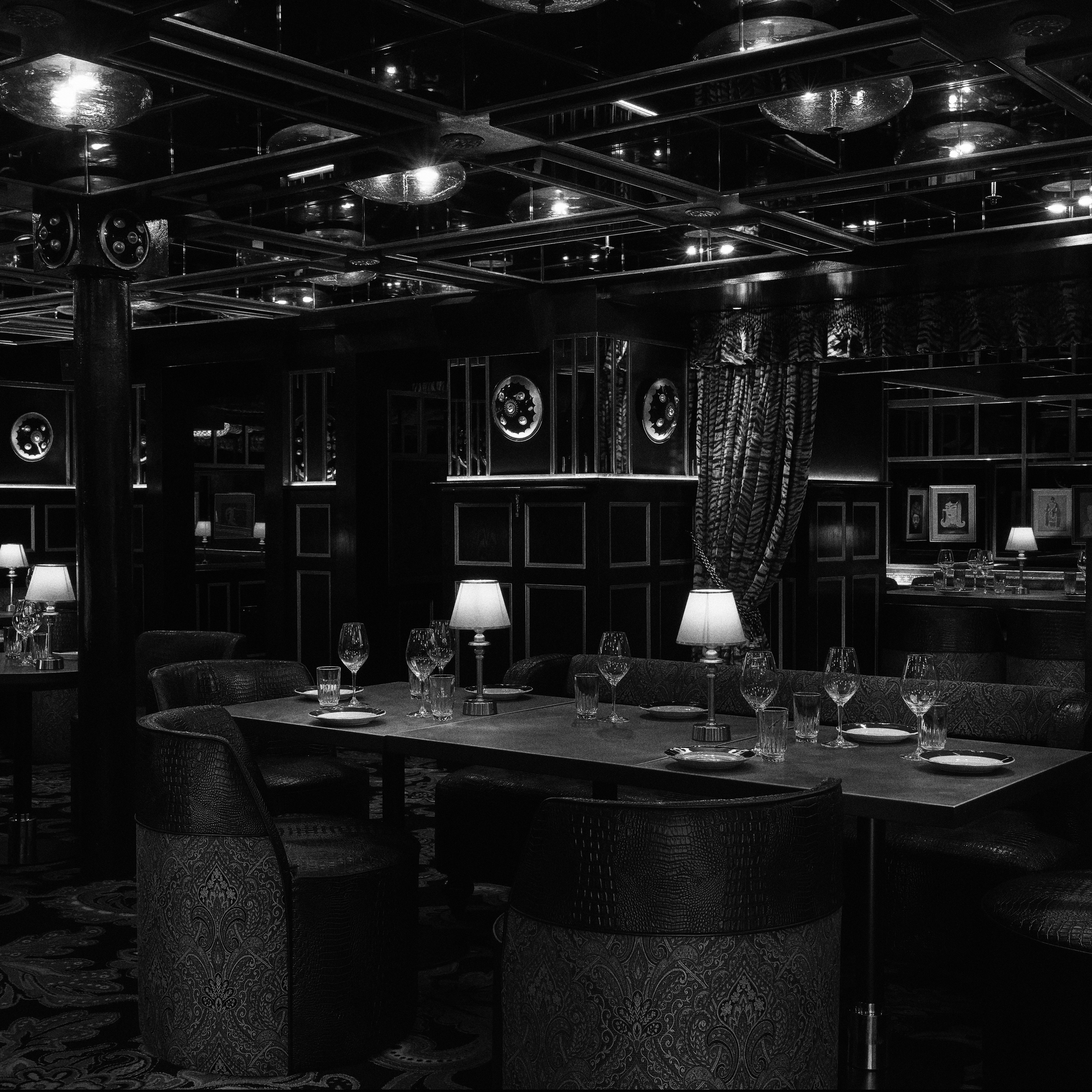 RESTAURANTS & NIGHTLIFE