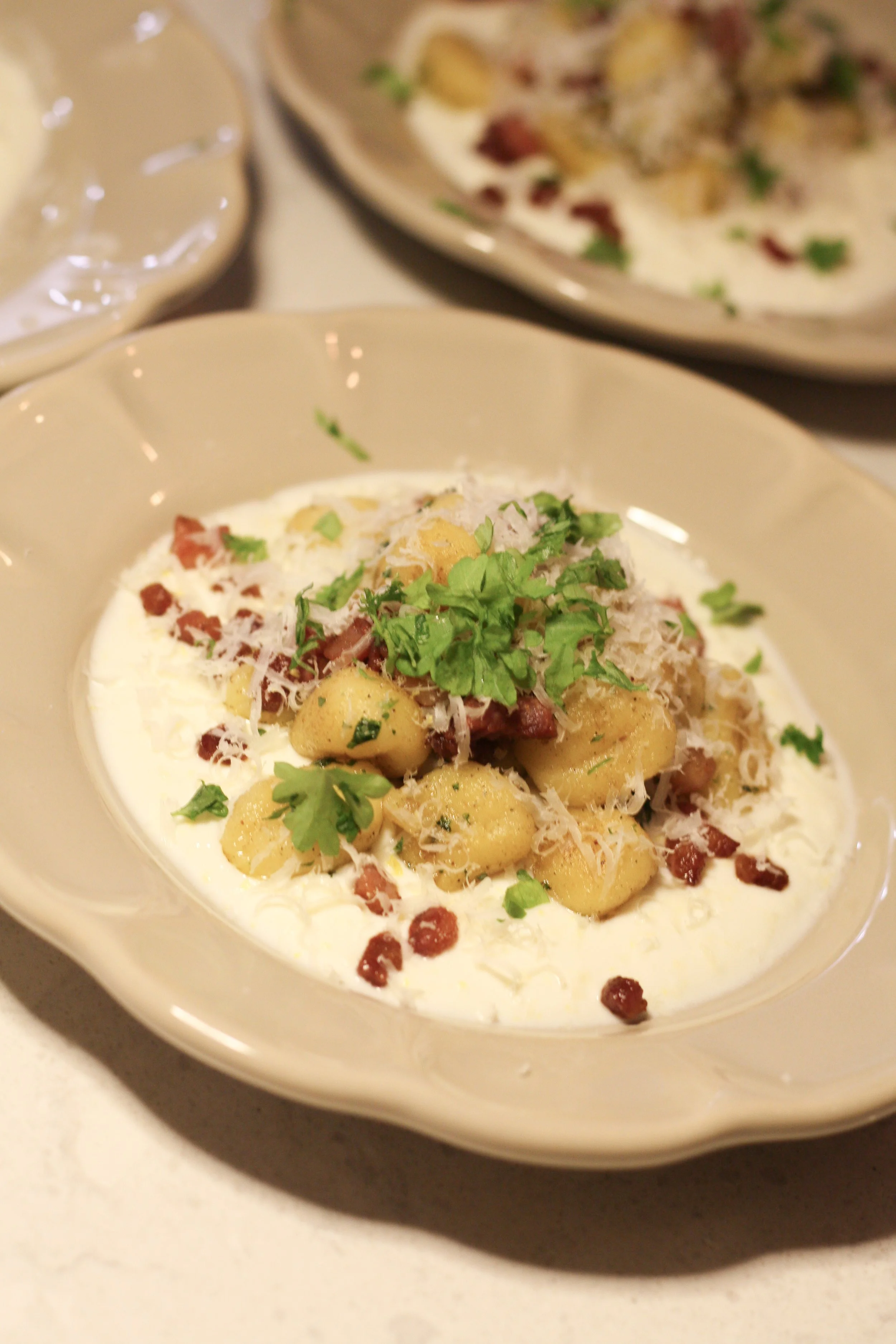 Krispig gnocchi med vispad citronpanacotta