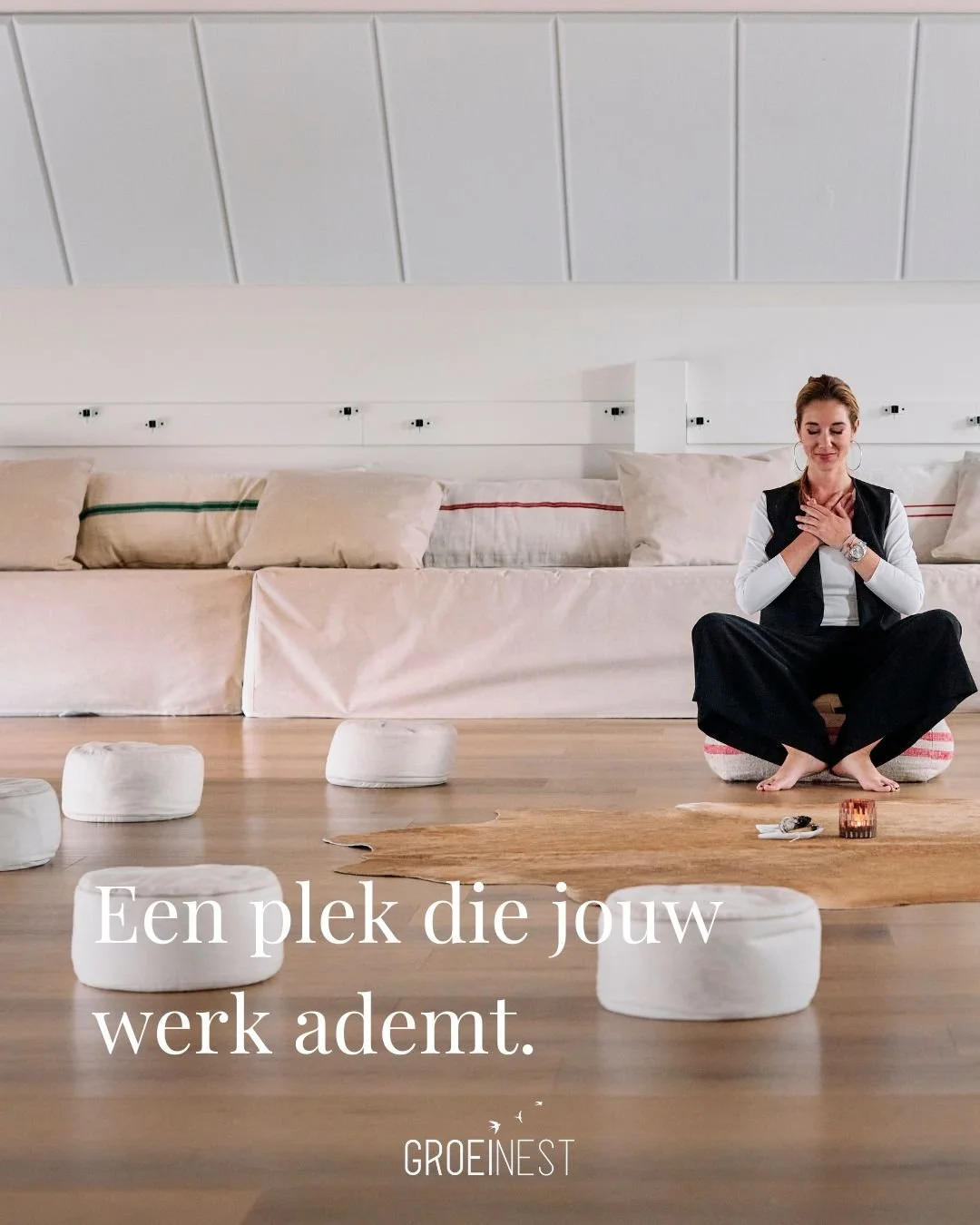 Een plek die jouw werk ademt.

Groeinest leeft.
En ik voel het borrelen.

De komende tijd wil ik het nest verder vullen
met momenten om te vertragen, verdiepen en verbinden.

Ik droom van avonden
met creatieve workshops,
sound healing,
healthy food w