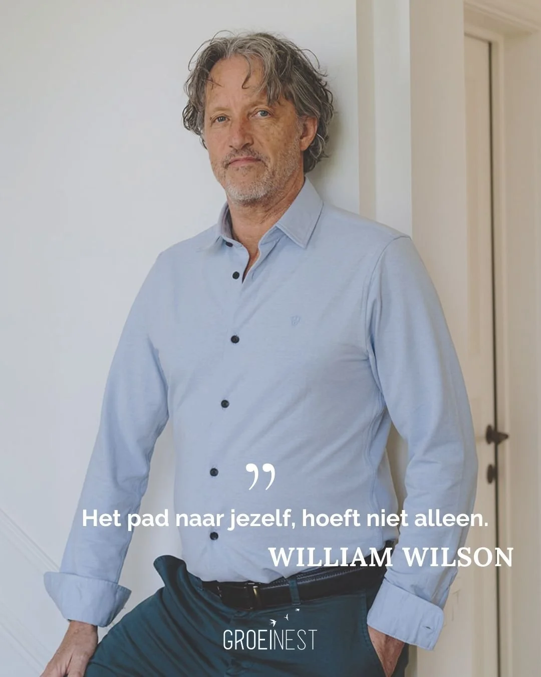 Het pad naar jezelf hoef je niet alleen te gaan.

Bij Groeinest werkt William Wilson met mannen rond thema&rsquo;s die vaak in stilte gedragen worden.

Met zijn ruime ervaring in mannenwerk cre&euml;ert hij een bedding waarin eerlijkheid, verantwoord