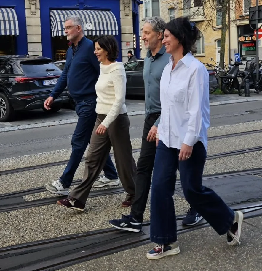 Dit zijn ze.
De trainers van de Relatie Academie.
En ja &mdash; ook een beetje mijn leermeesters.

Zo dankbaar dat hun doorleefde meesterschap gedeeld wordt in Groeinest.
Mensen die niet alleen spreken over relaties,
maar het werk z&eacute;lf geleefd