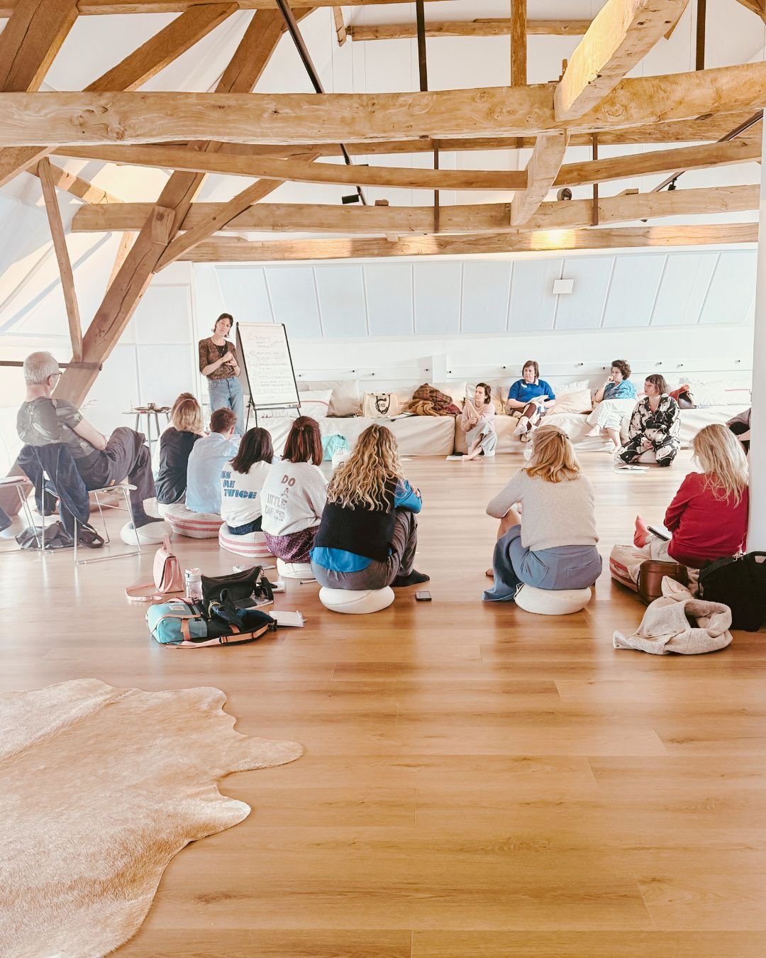 De afgelopen dagen vielen er voor mij ineens veel puzzelstukjes samen.

Ik deel al jaren vanuit gevoel, ervaring, intu&iuml;tie en wat ik zelf &eacute;cht leef.
Maar tijdens de Human Design workshop van Soetkin besefte ik ook iets anders:

mijn klant