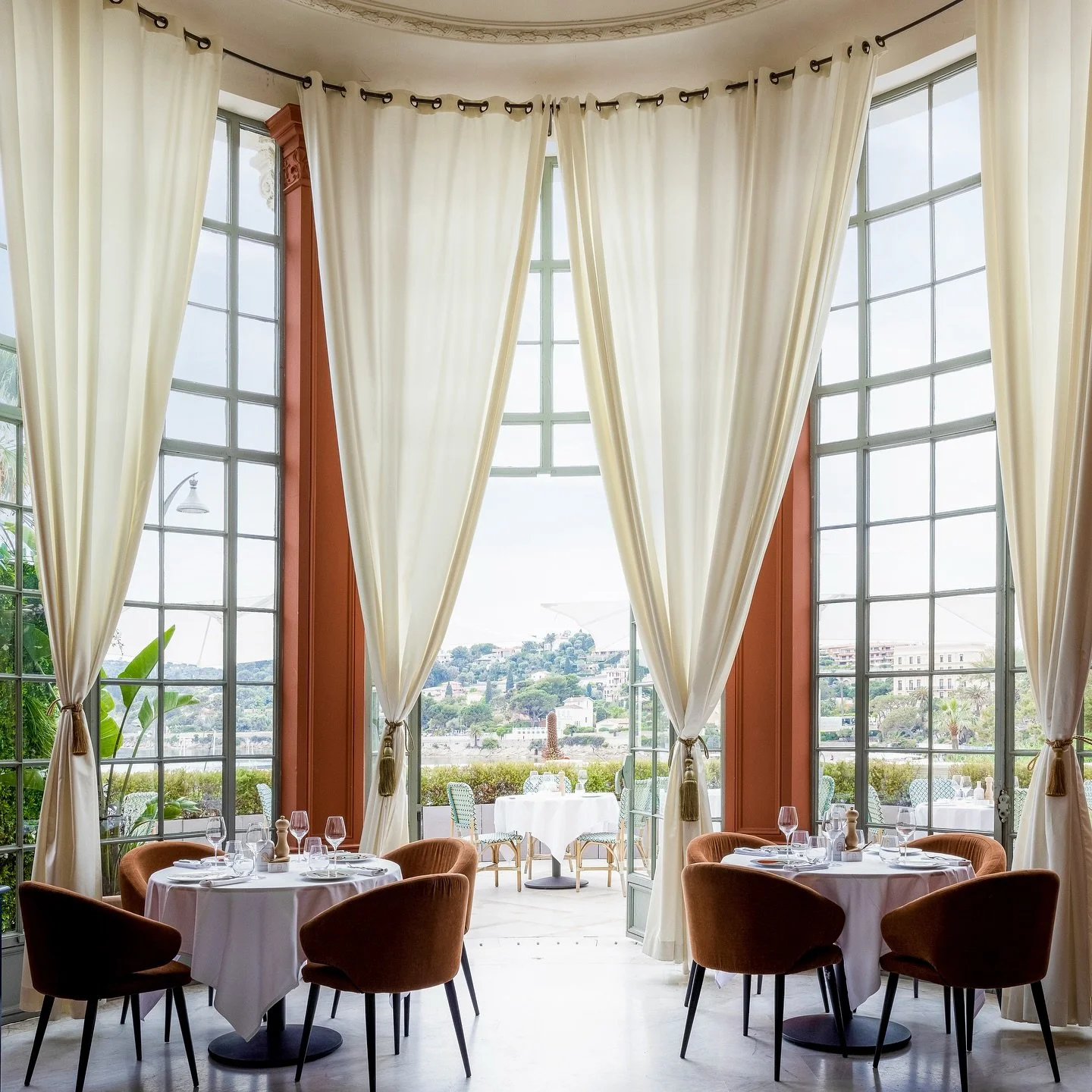 La M&eacute;diterran&eacute;e en toile de fond infinie, des assiettes de saison qui subliment les saveurs du moment avec raffinement et fra&icirc;cheur. L&rsquo;exp&eacute;rience Circ&eacute; : un voyage sensoriel inoubliable. 🩵

📞 Contact 
+33 4 2