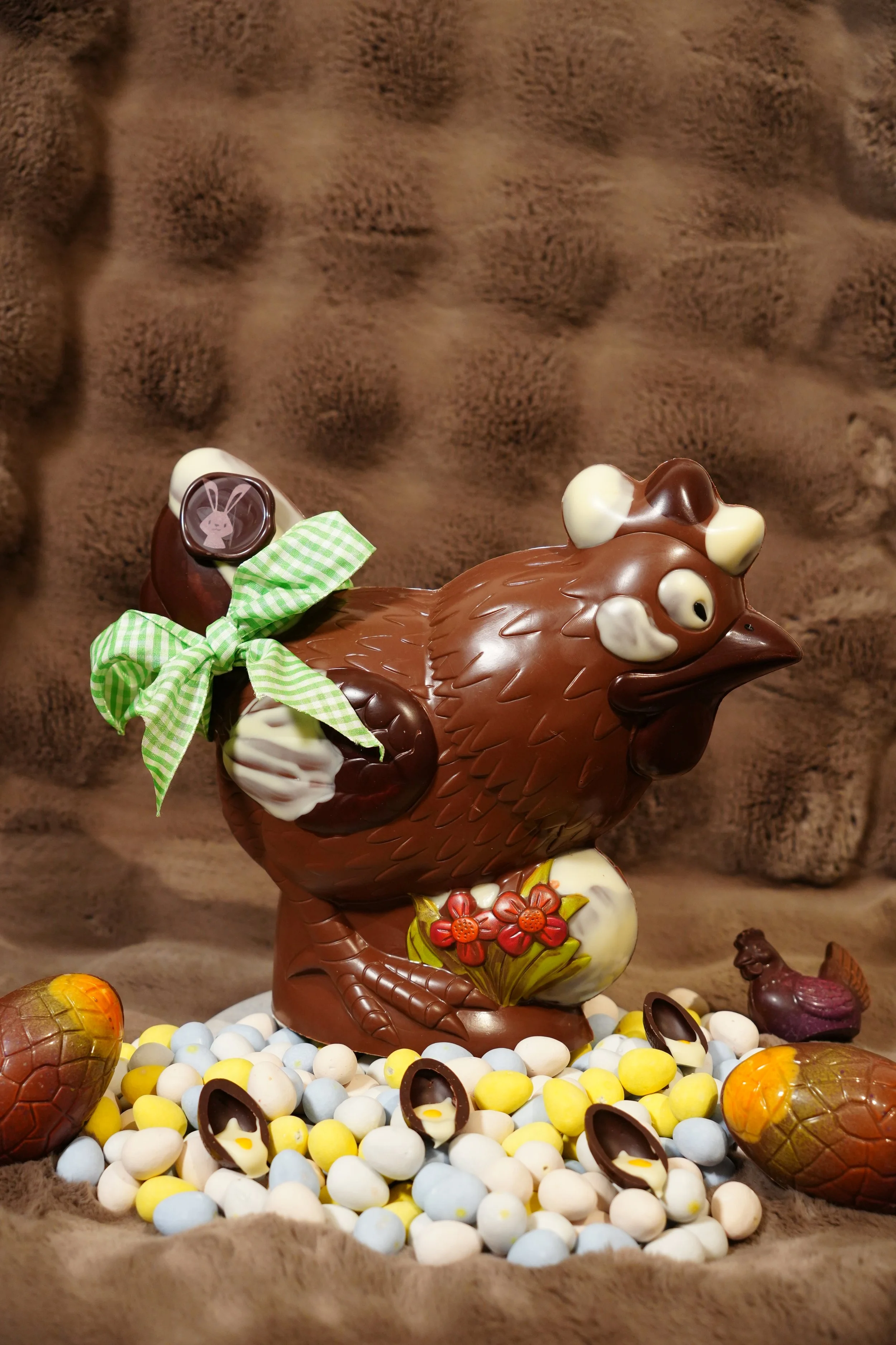 Poule avec oeuf de Pâques !