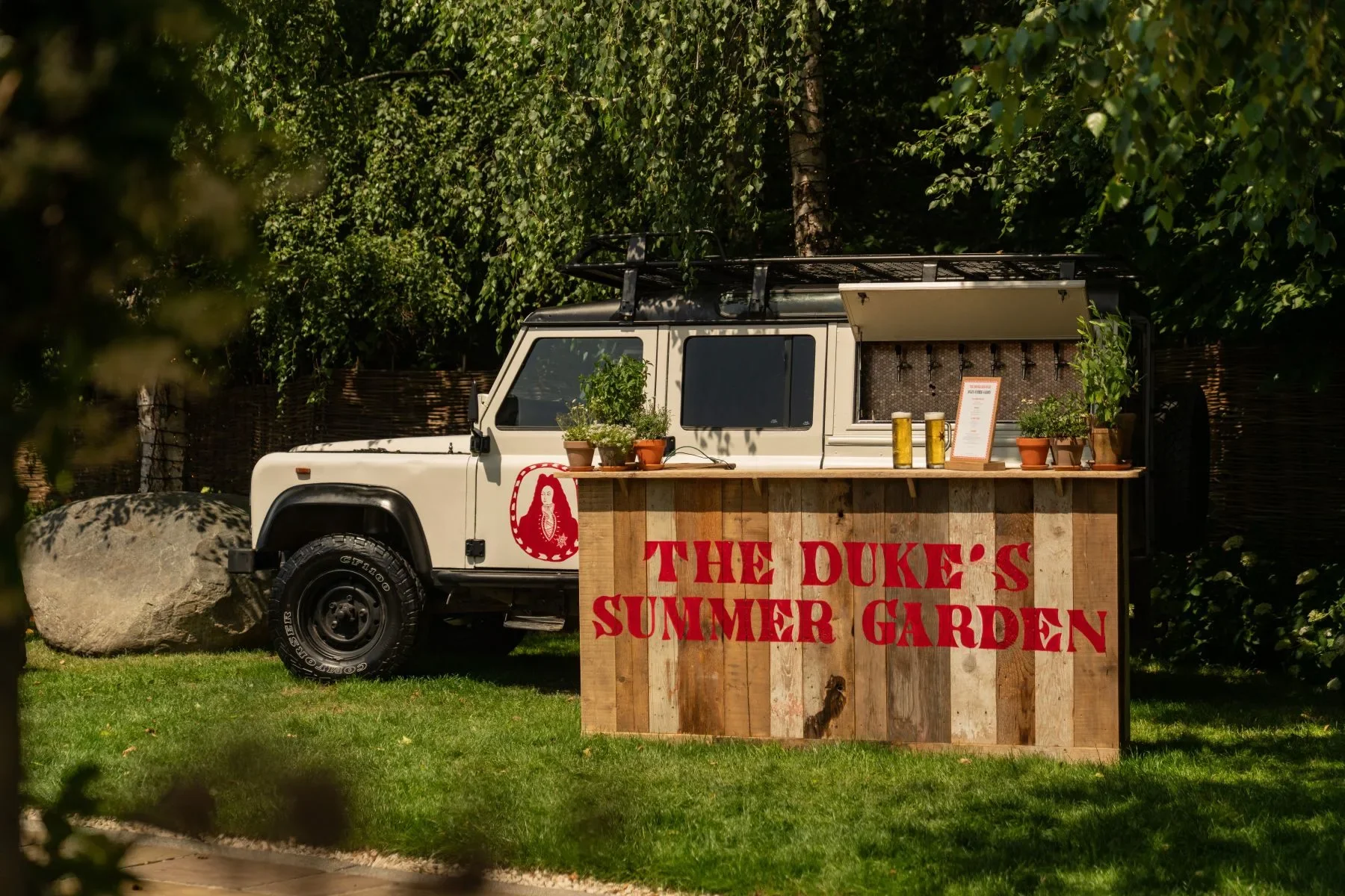 double-red-duke-bicester-village-summer-garden-03-1800x1200-1.webp