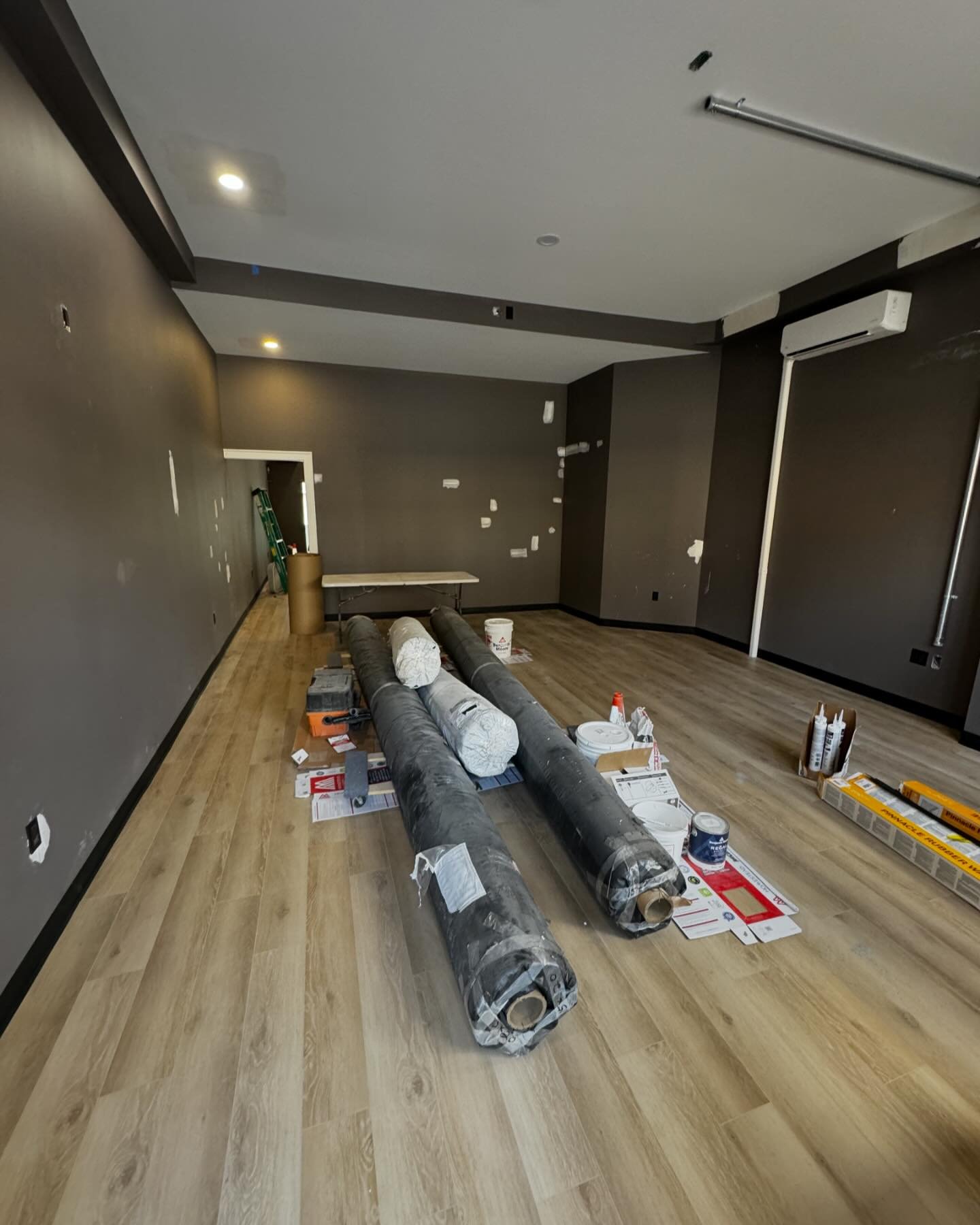 Floors are installed ⛳️

Turf coming soon! 🏌️&zwj;♀️

@downtowncranford @mwtbuild @trackmangolf #cranfordnj