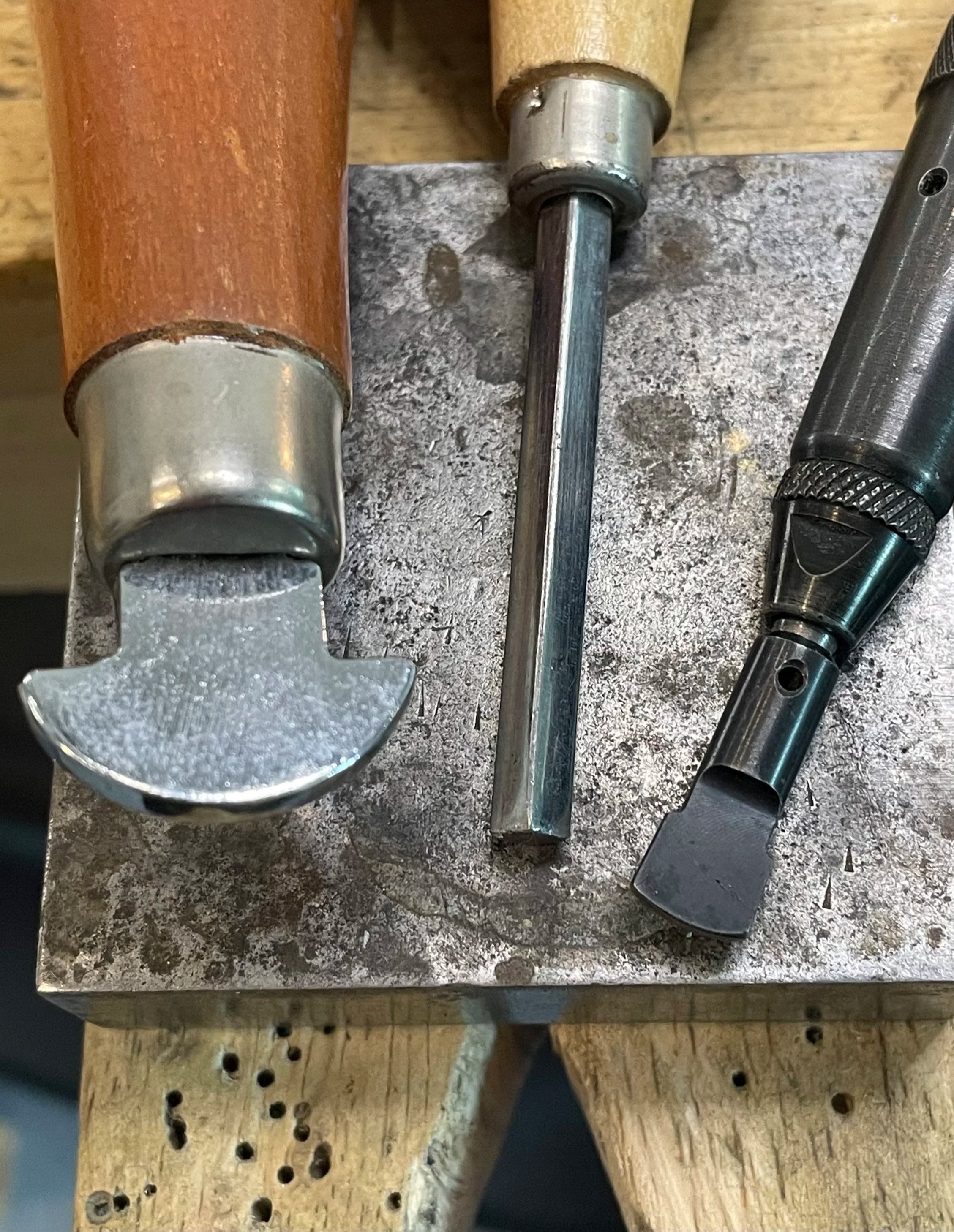 Bezel Pusher vs. Bezel Rocker: Which Tool Should You Use for Bezel Setting?