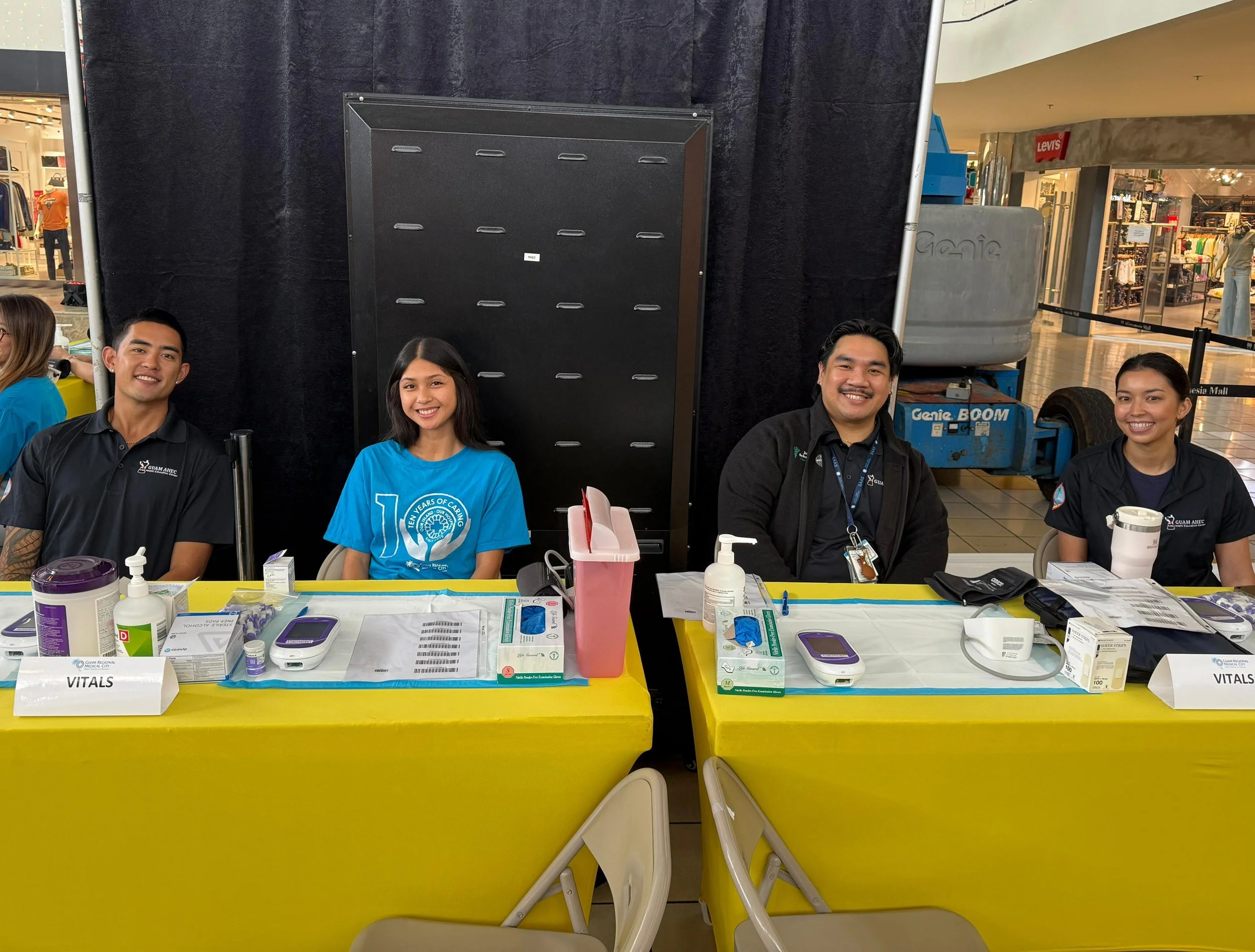 Medical students volunteer at GRMC gut health outreach event.