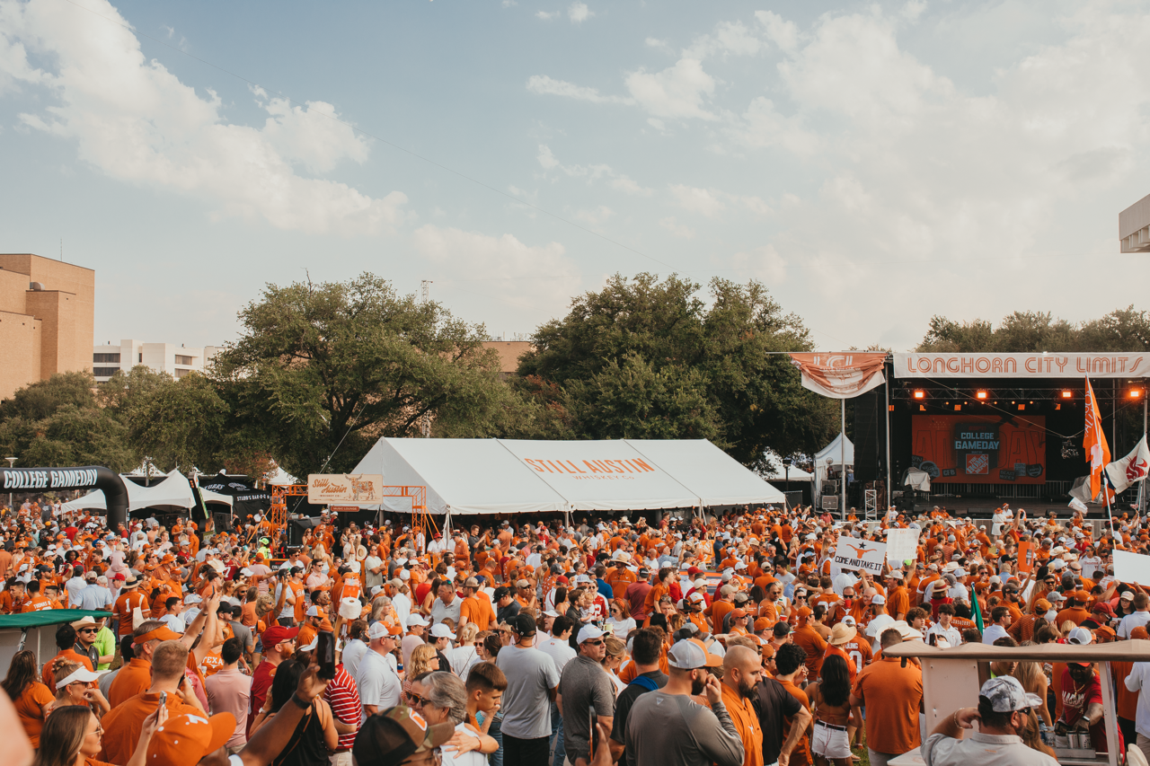 CollegeGamedayPhotos-1 Large.png