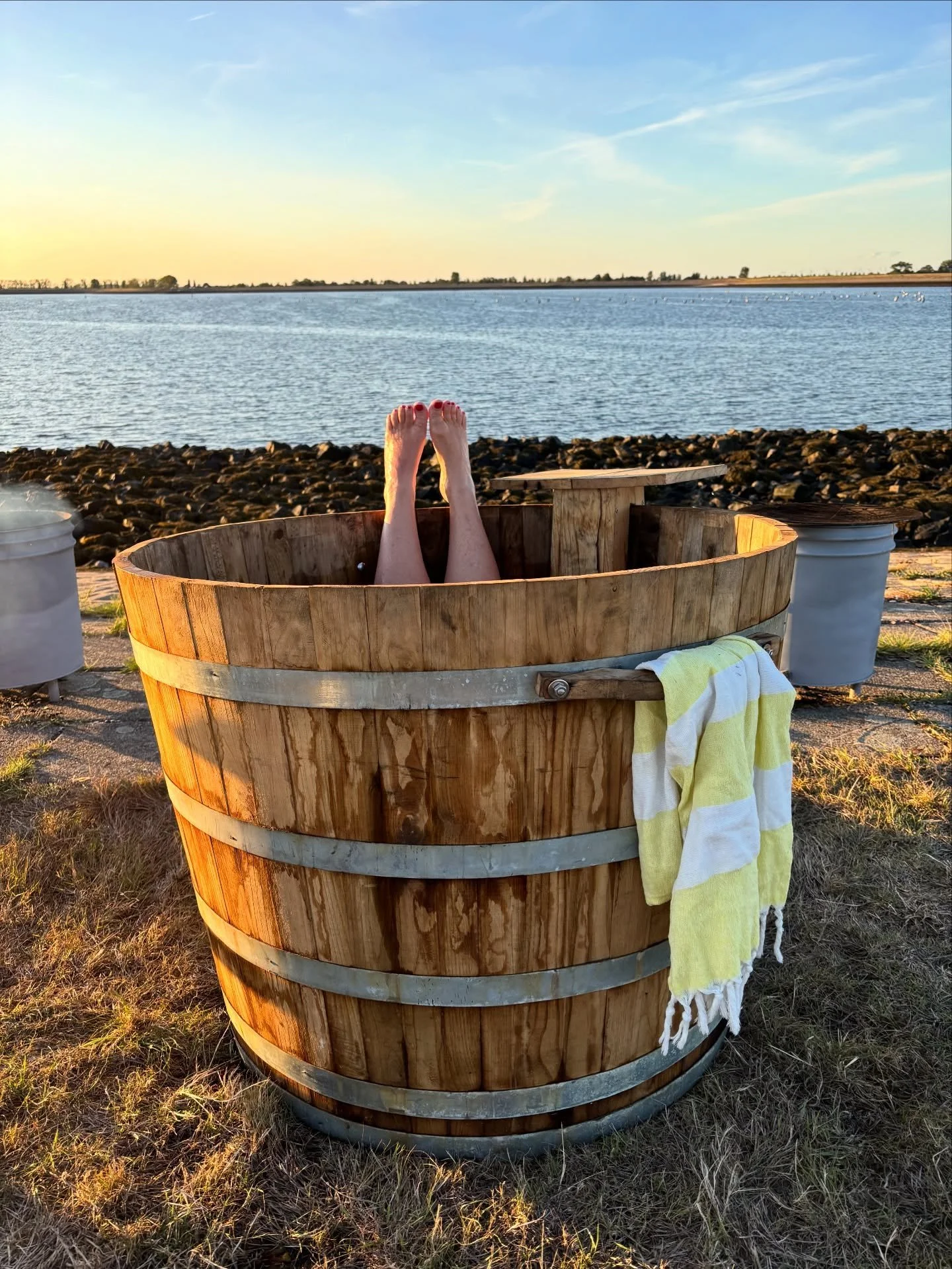 🚨Wij verkopen onze sfeervolle houtgestookte hottubs, helemaal compleet. 
De vuurton is veel gebruikt, maar de hottubs zelf zijn in top staat!
Prijs per tub: &euro;500 excl. btw.
Meer info? DM ons of mail naar info@seaweedsisters.nl