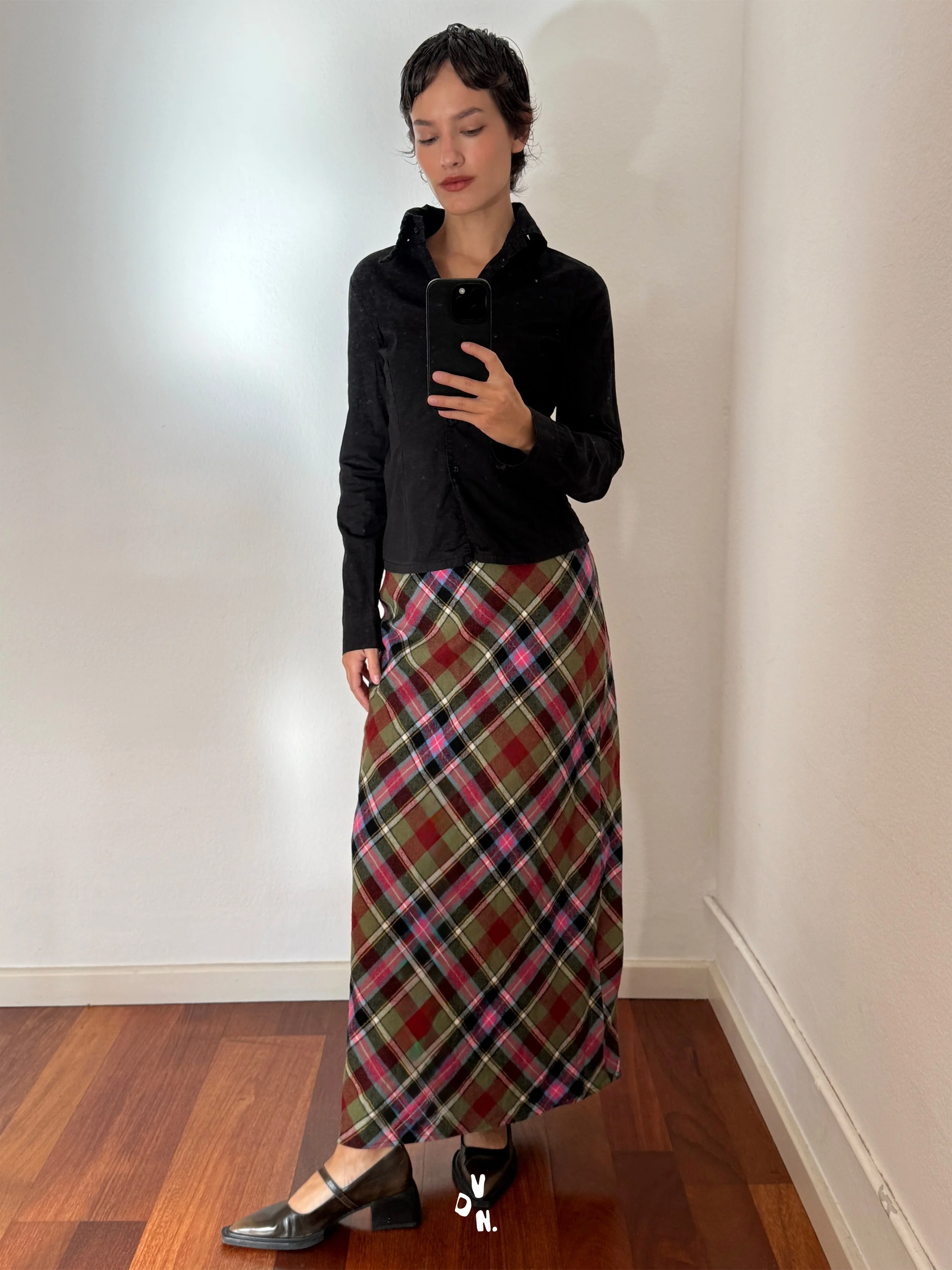 long skirt and black shirt 