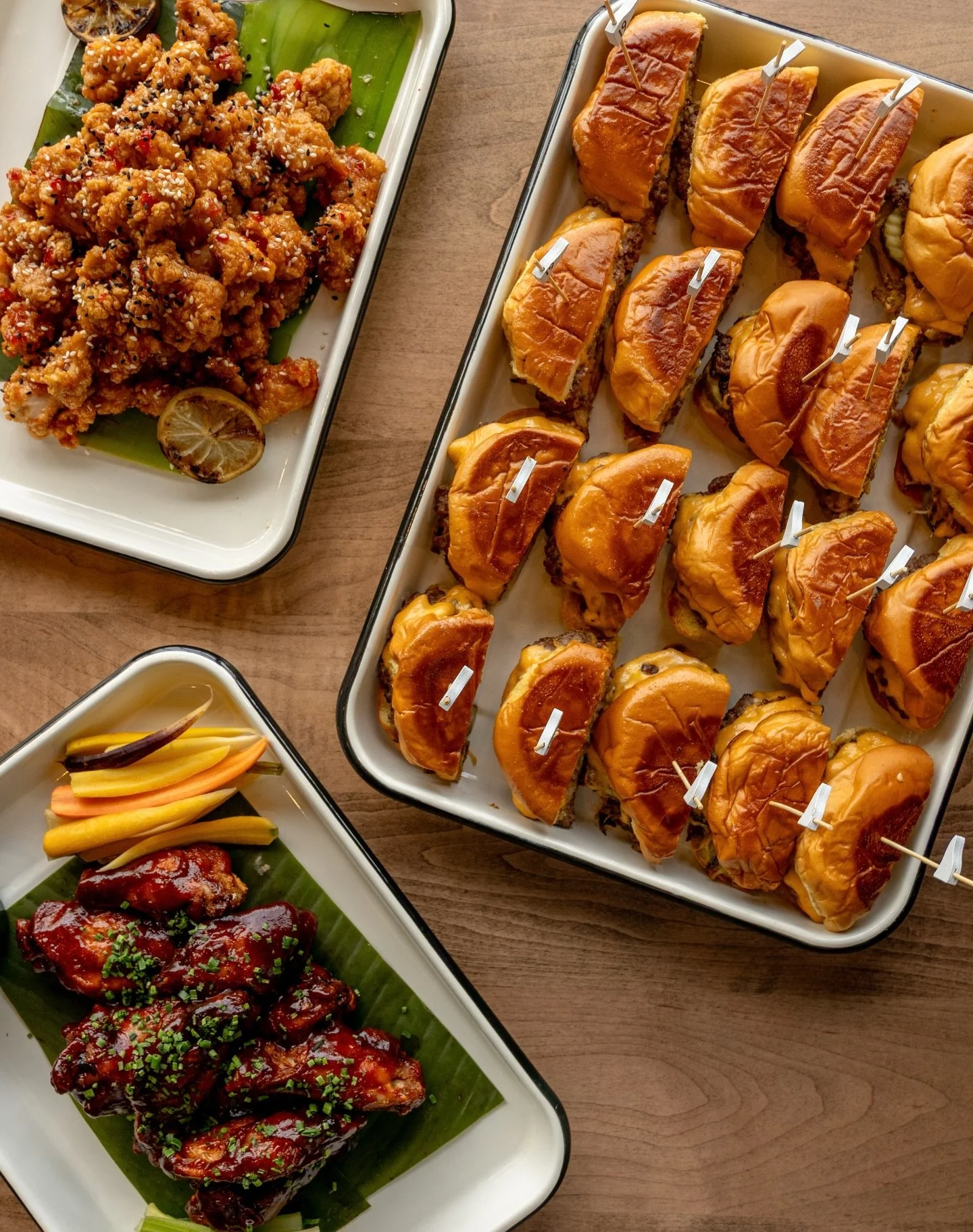 ORDER UP: SUPER BOWL TAKEOUT🏈
Orders are open for game day takeout! Check out our menu online (link in bio) to bring your Clubhouse faves home for the big game 🍔 Think: wings, slider versions of our award-winning smashburger, chowder for the Pats f