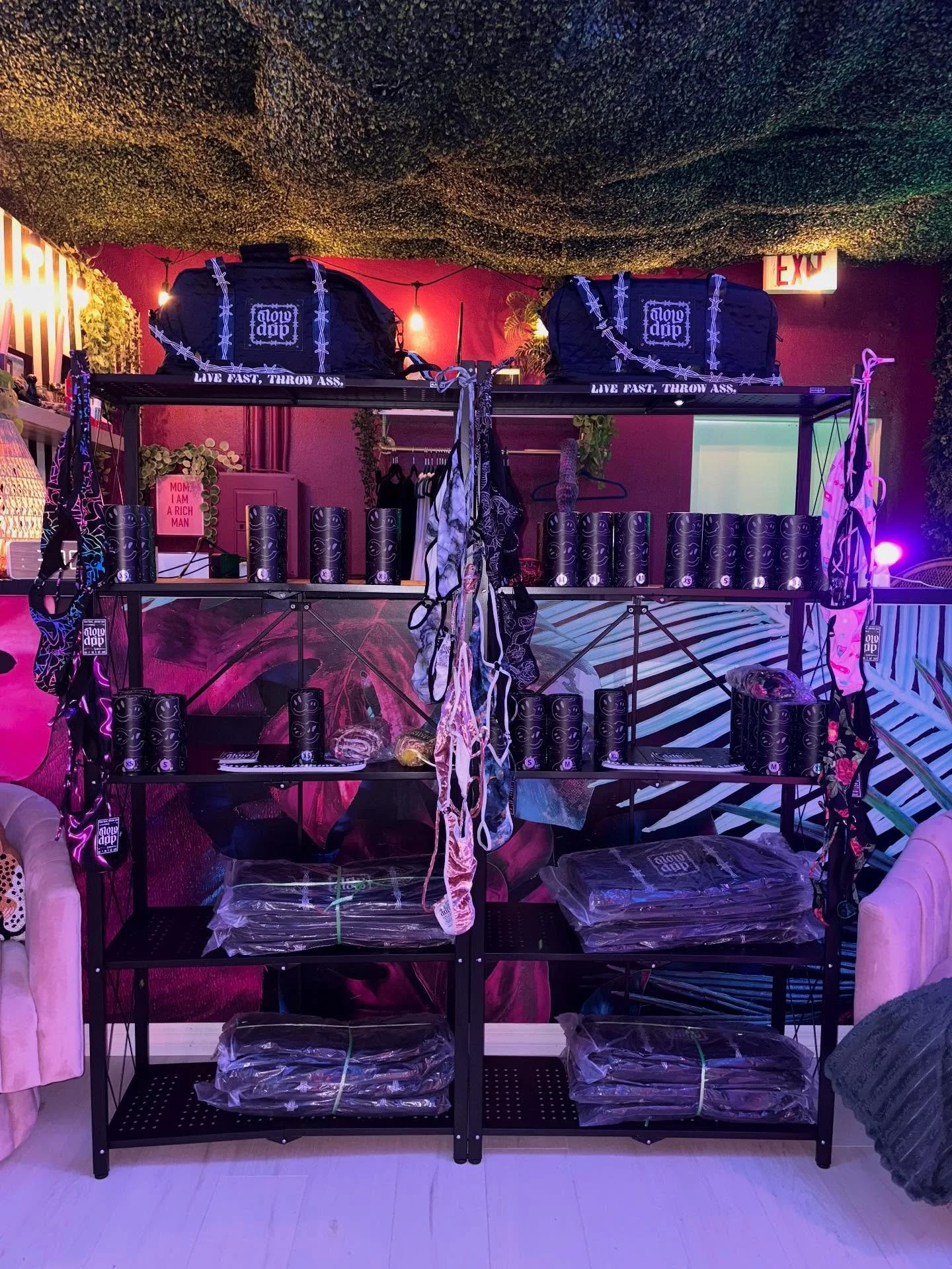 Join us tonight for a @slow__drip  pop up shop! 

5:30-6pm in Studio 1 
4333 W Kennedy Blvd Tampa 33609