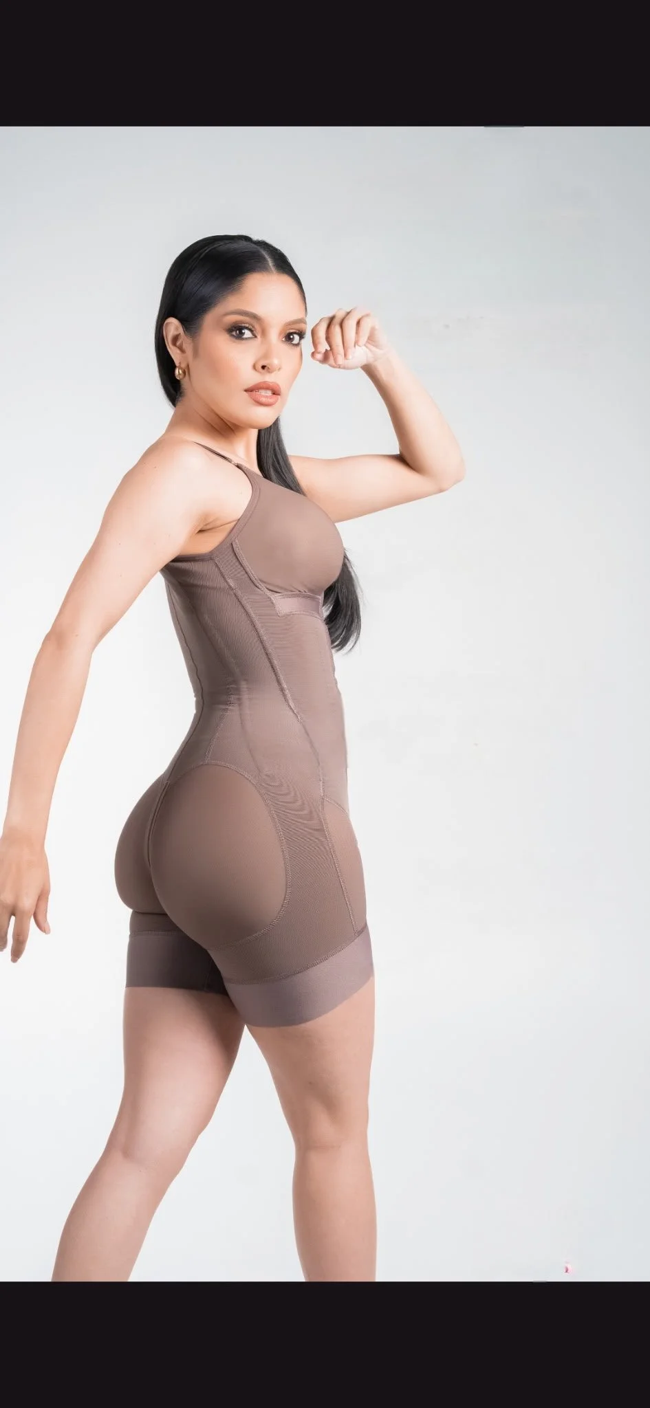 Slim Silhouette-with built-in bra