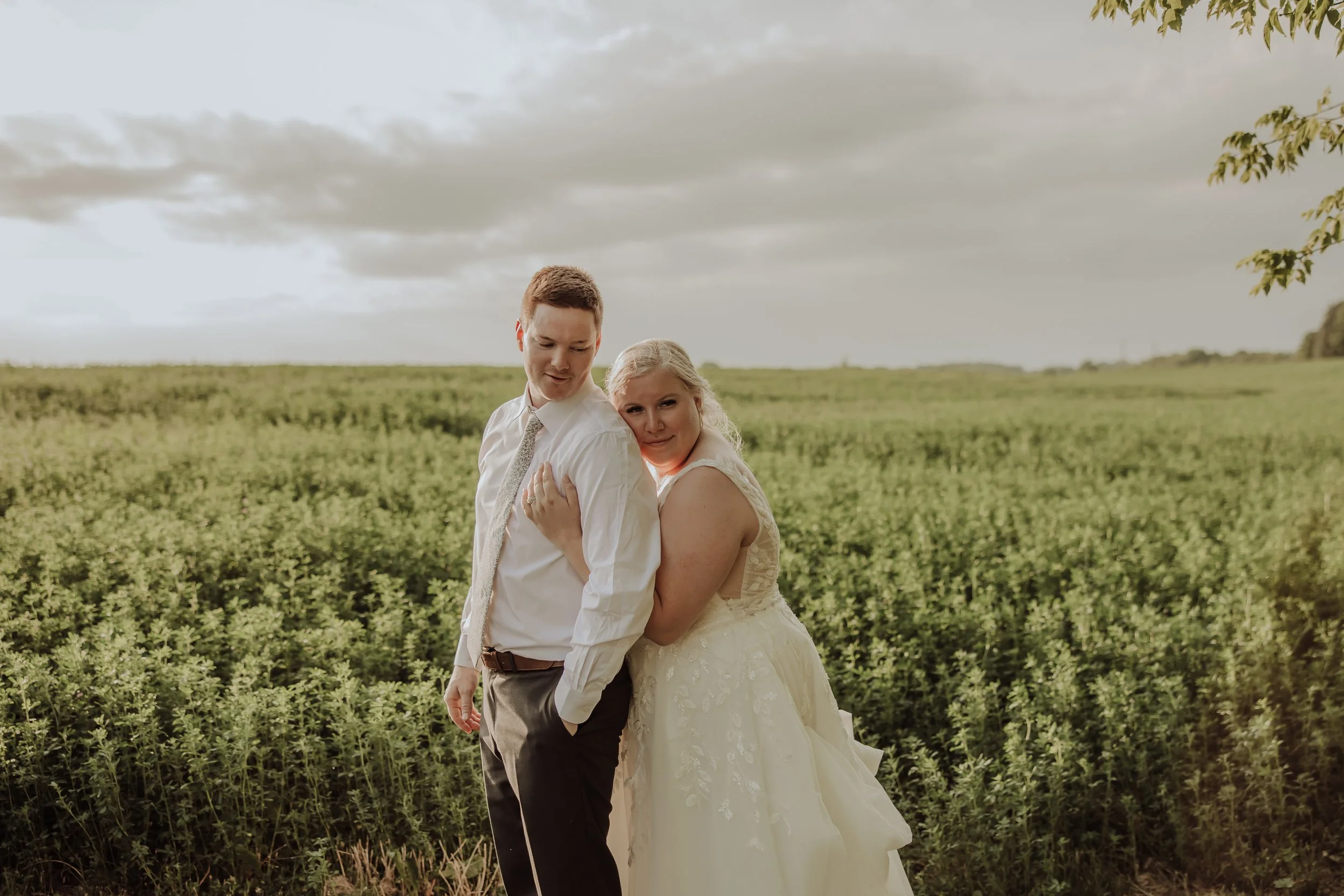 Sunset photos, golden hour photo, June wedding, field photos, Grand Rapids wedding, Scheltema barn