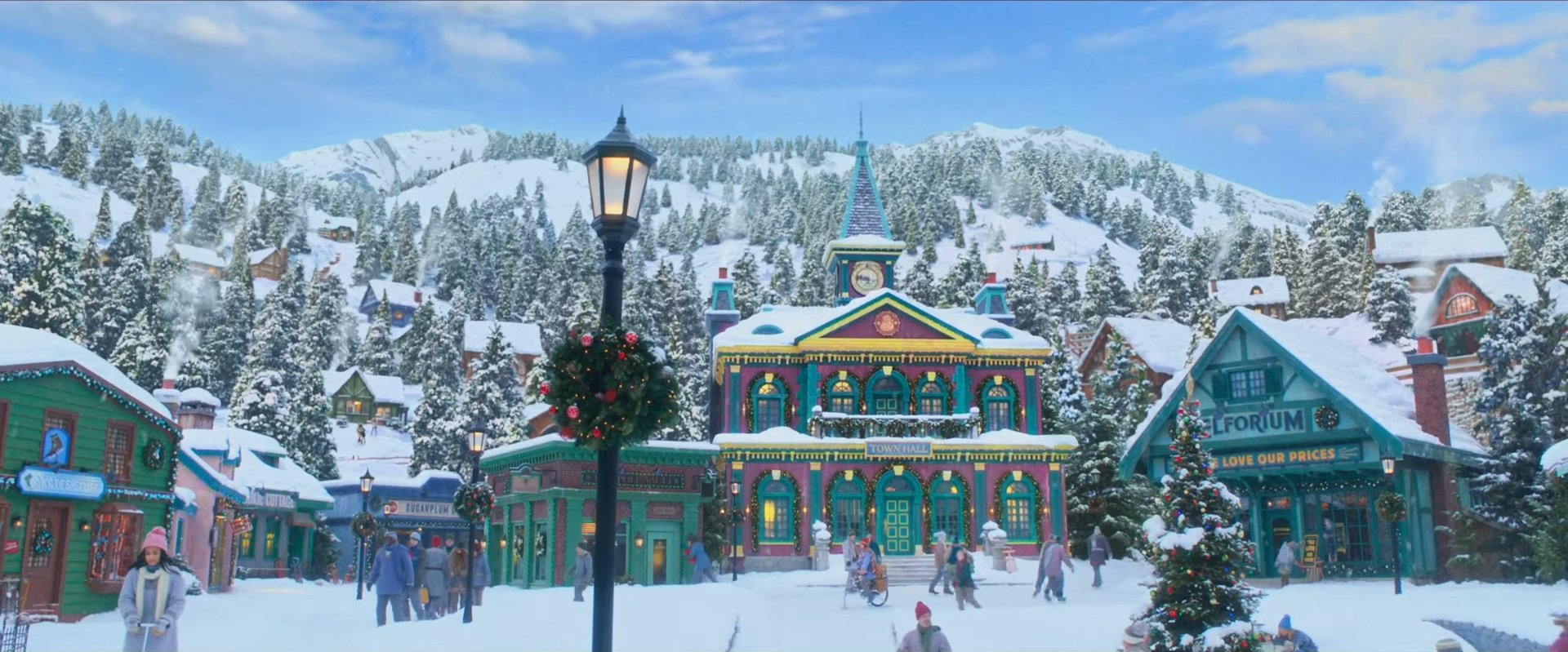 05_Town Square_Screen cap wide 1.jpg