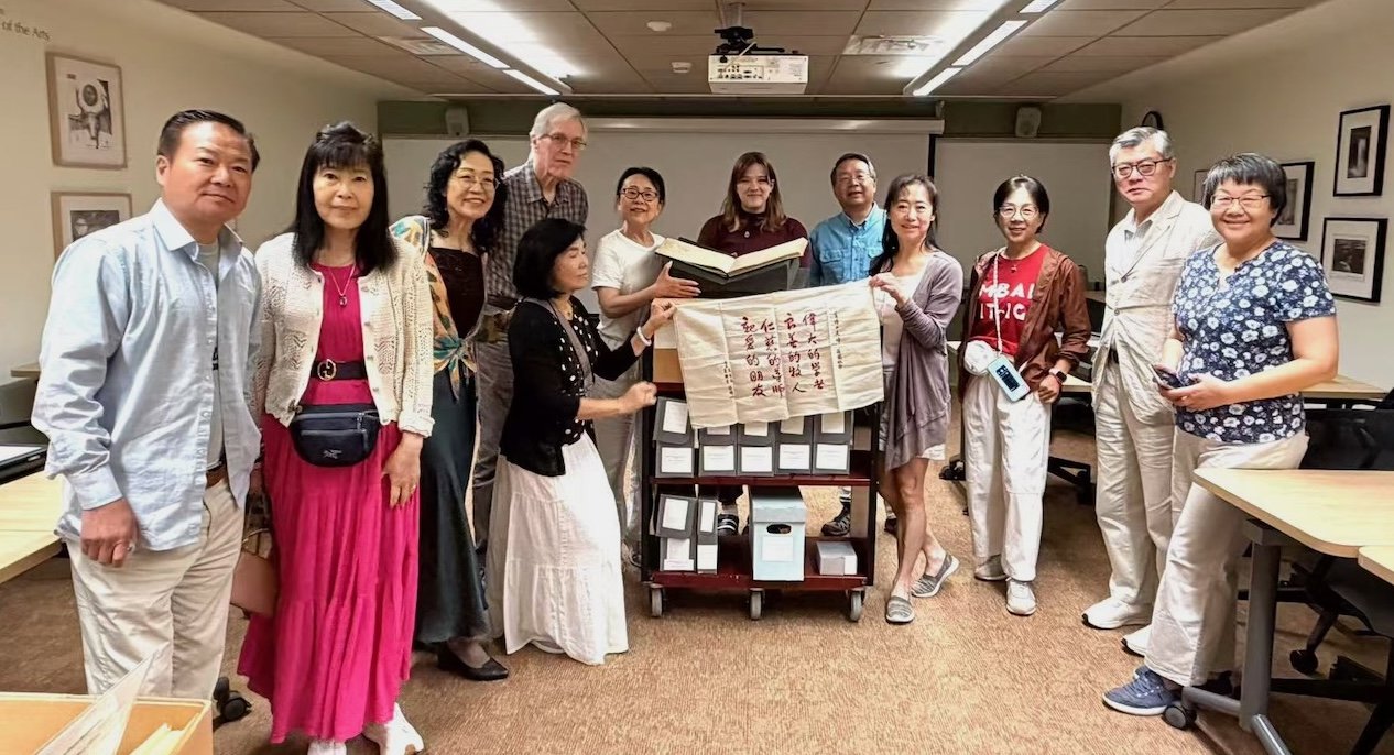 Group picture of everyone at the archives.