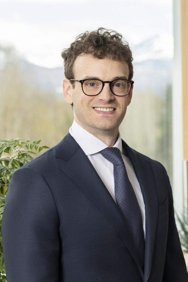 Headshot of Dr. Scott Buess, board-certified in medical oncology, hematology and internal medicine