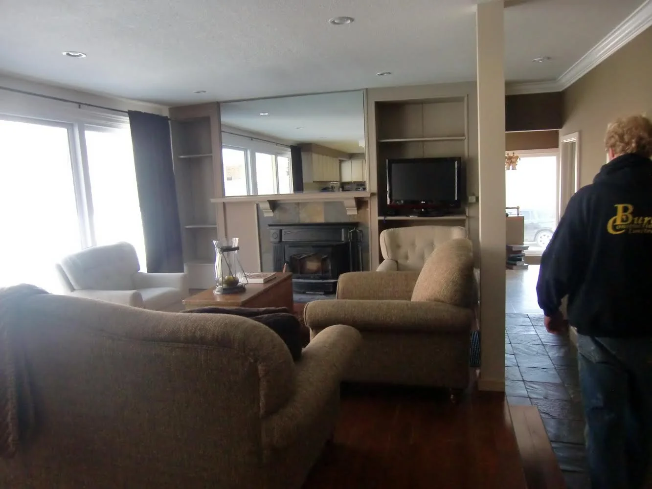 Before picture of living room in Komoka, Ontario, prior to renovation by Burcon Construction.