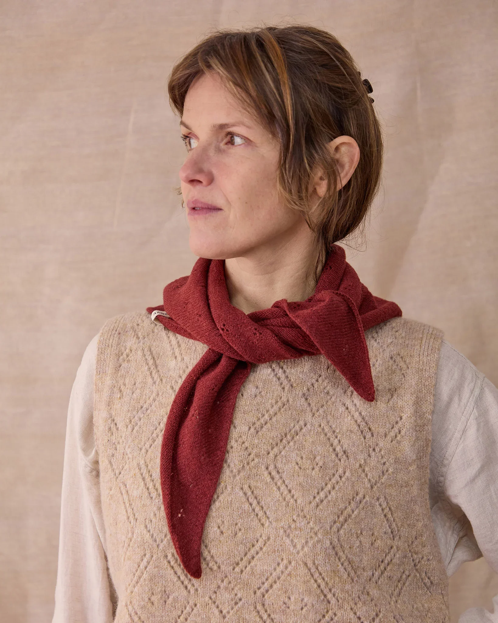 ROVE-knitwear-neckerchief-dark-red-02_3000x.webp