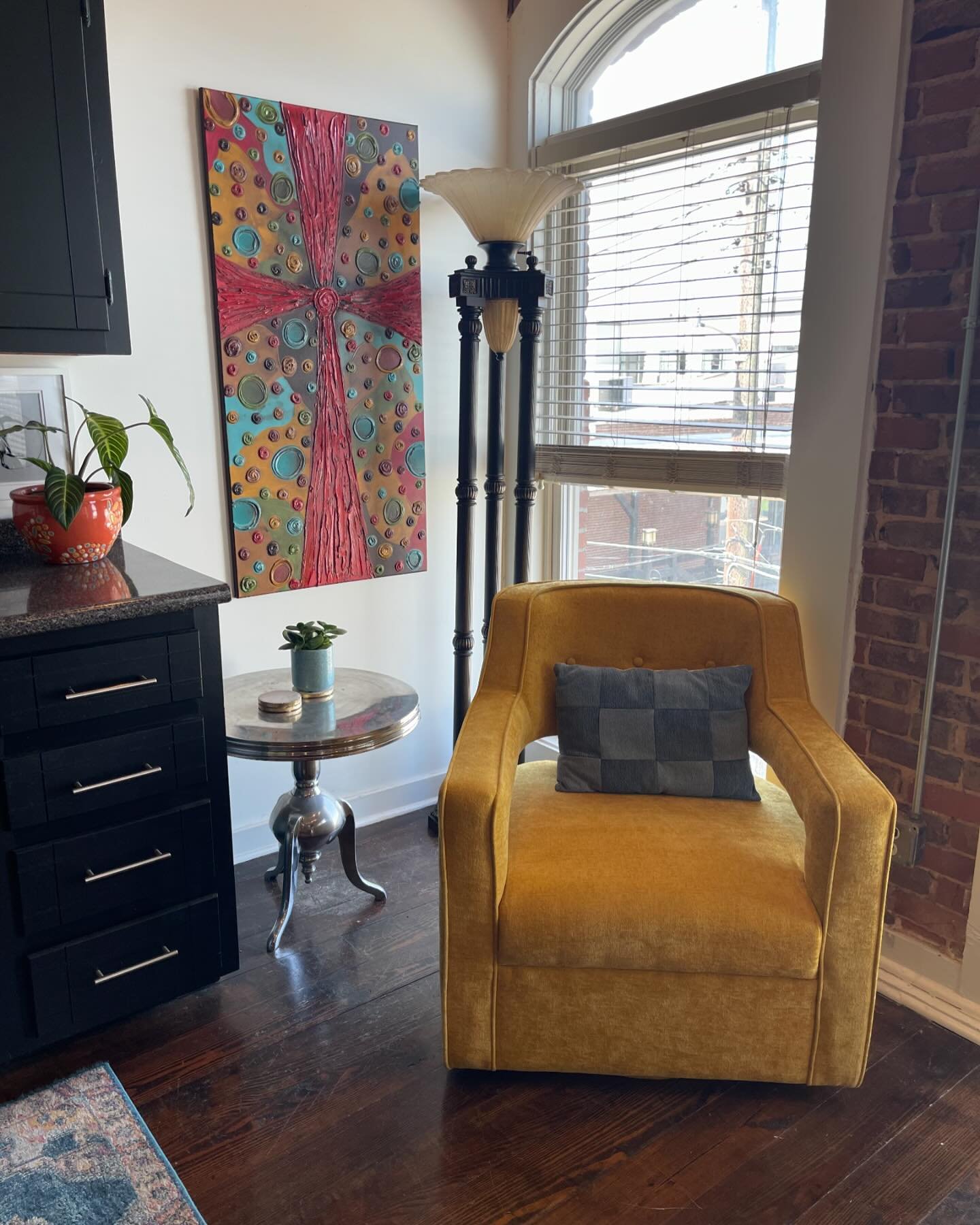 Momprenuer Sanctuary in downtown Jonesboro. 

Do you need a few hours of private &amp; uninterrupted time?? The loft is a great place to focus &amp; enjoy the energy of downtown.