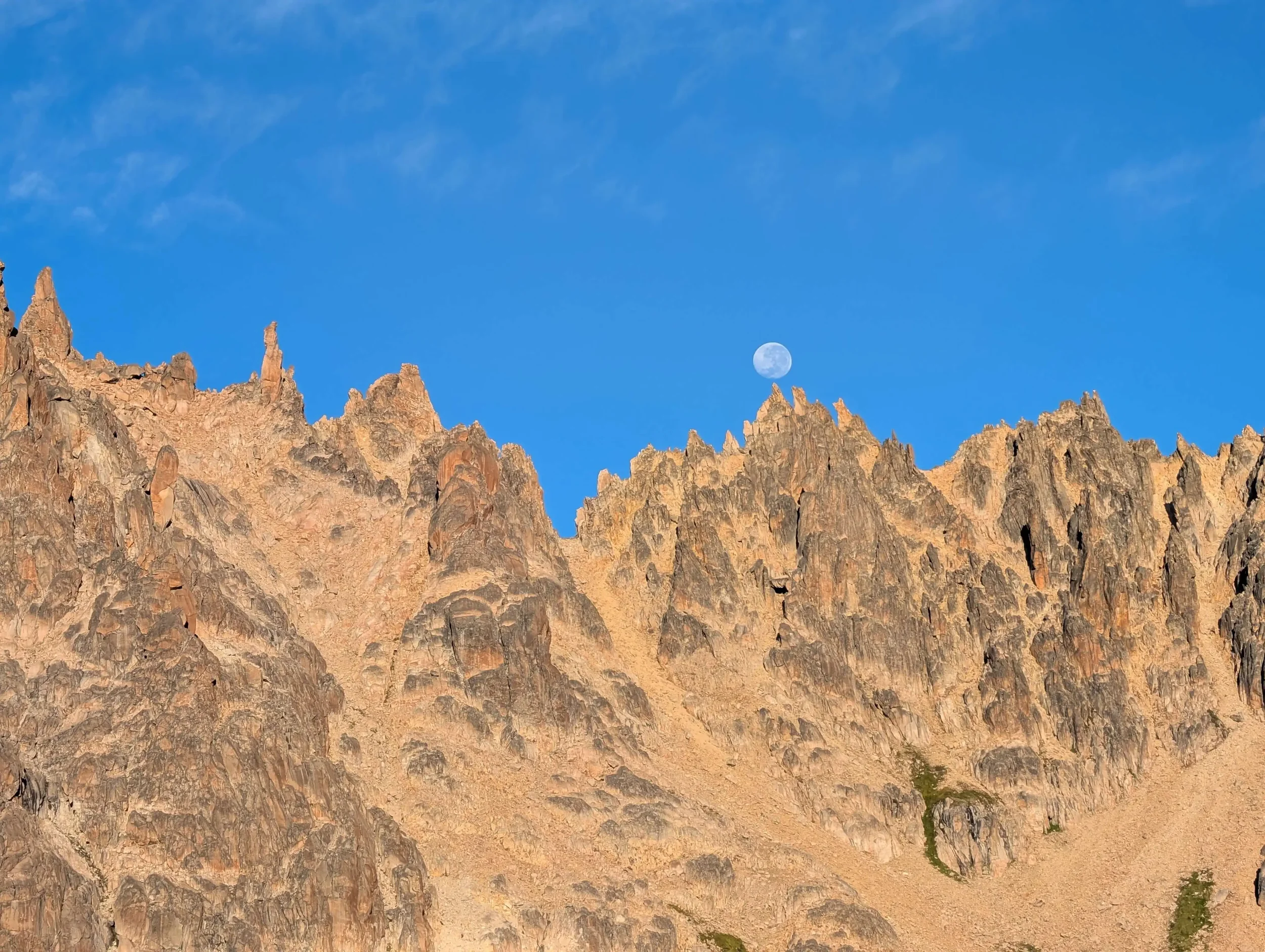 orange-granite-climbing-refugio-frey-bariloche-patagonia.jpg