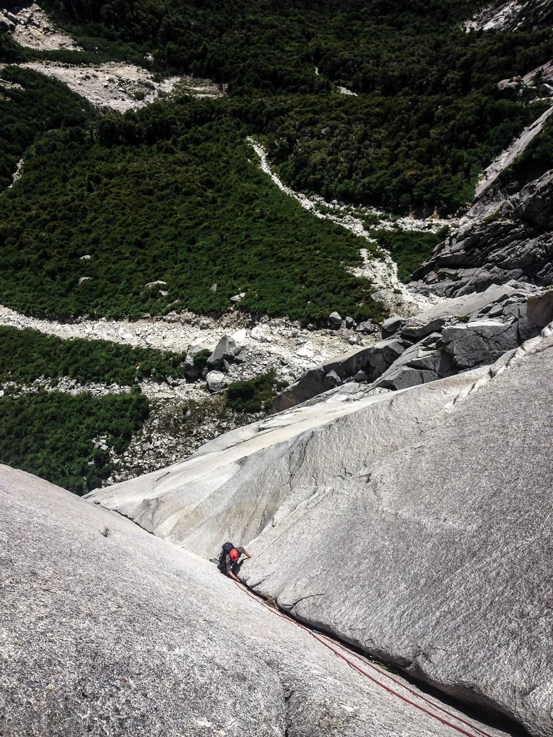 Nelson Klein climbing Excelente mi teniente in Anfiteatro